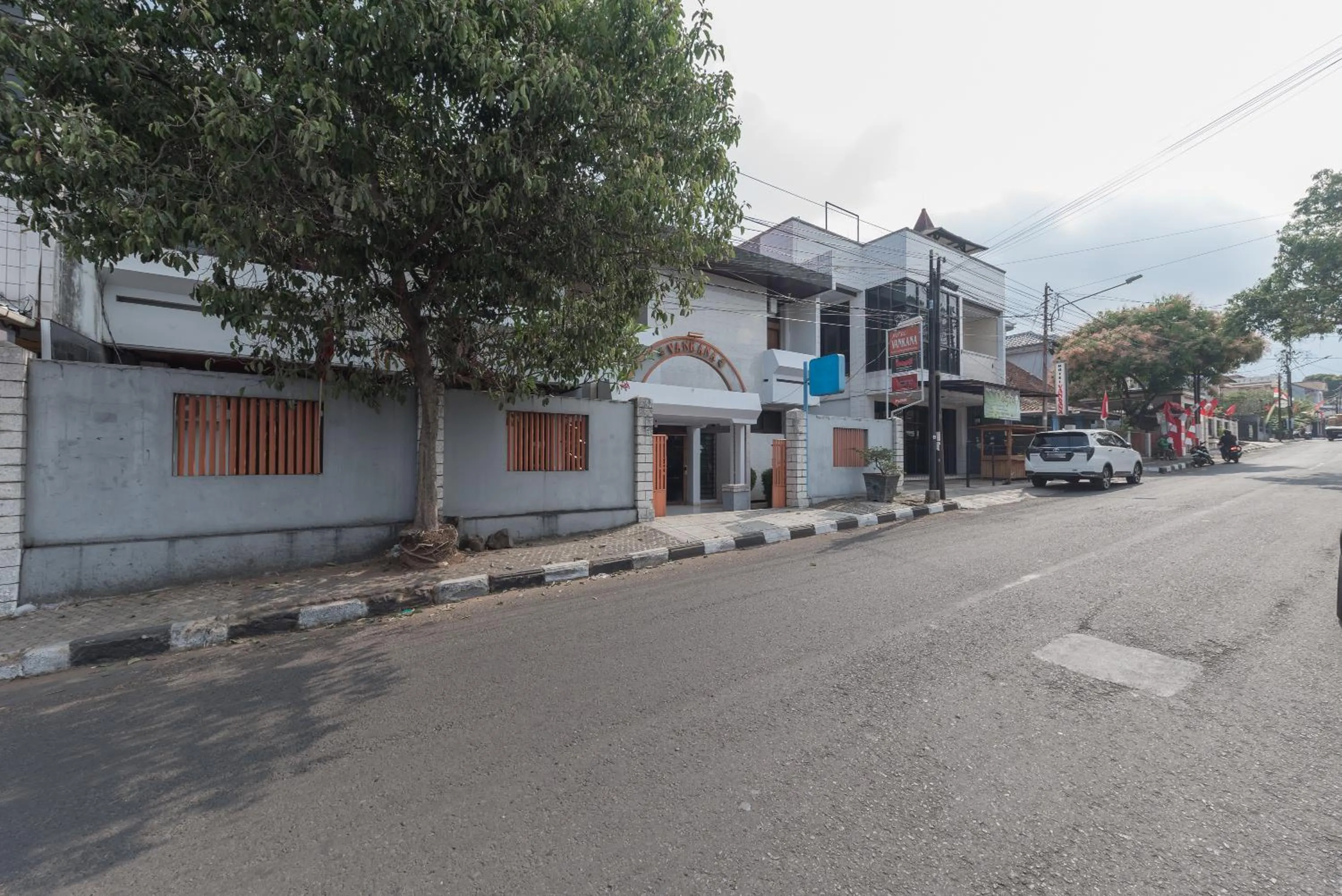 RedDoorz Syariah near Taman Kota Kuningan