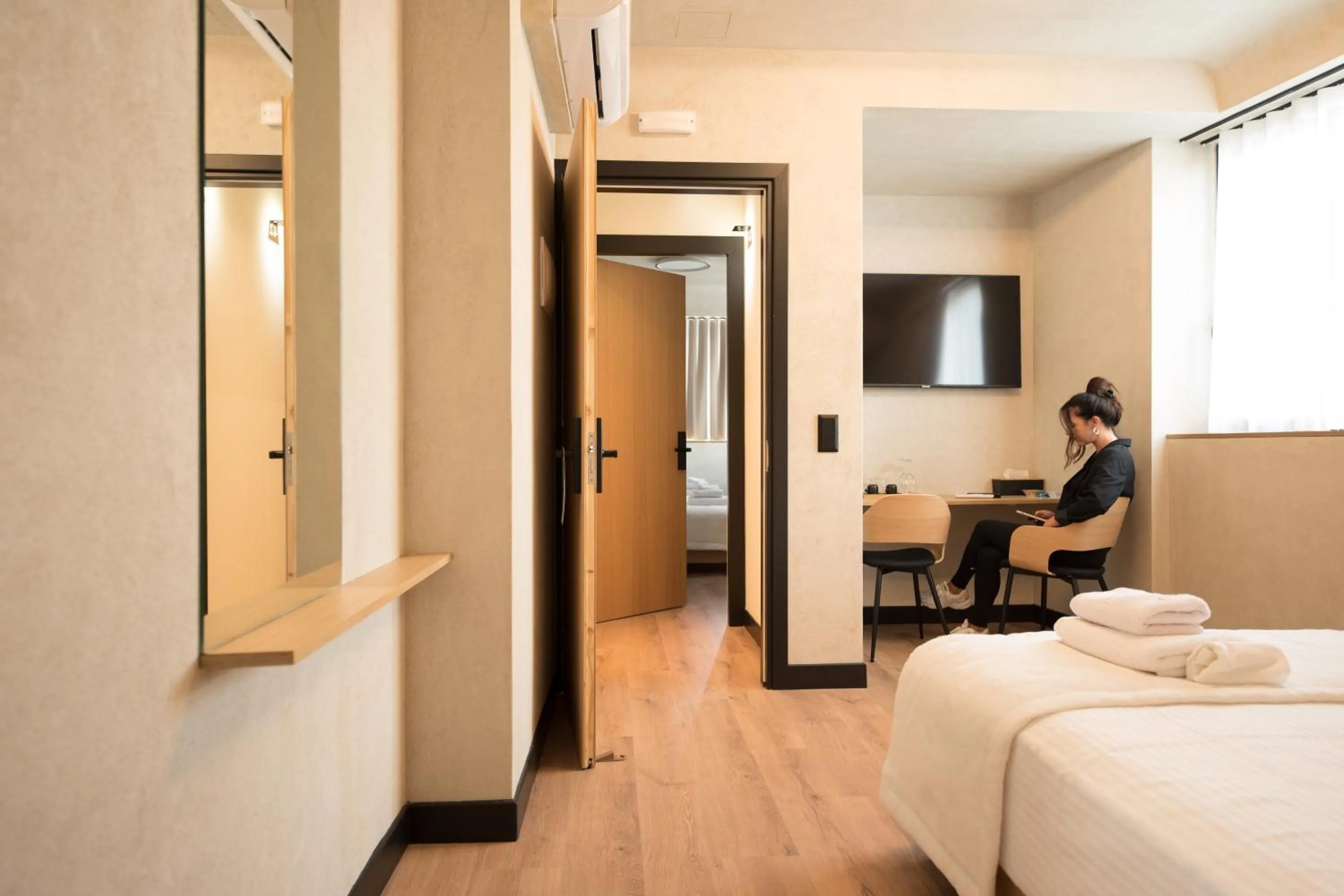 TV and multimedia, Bed in AthensOwl