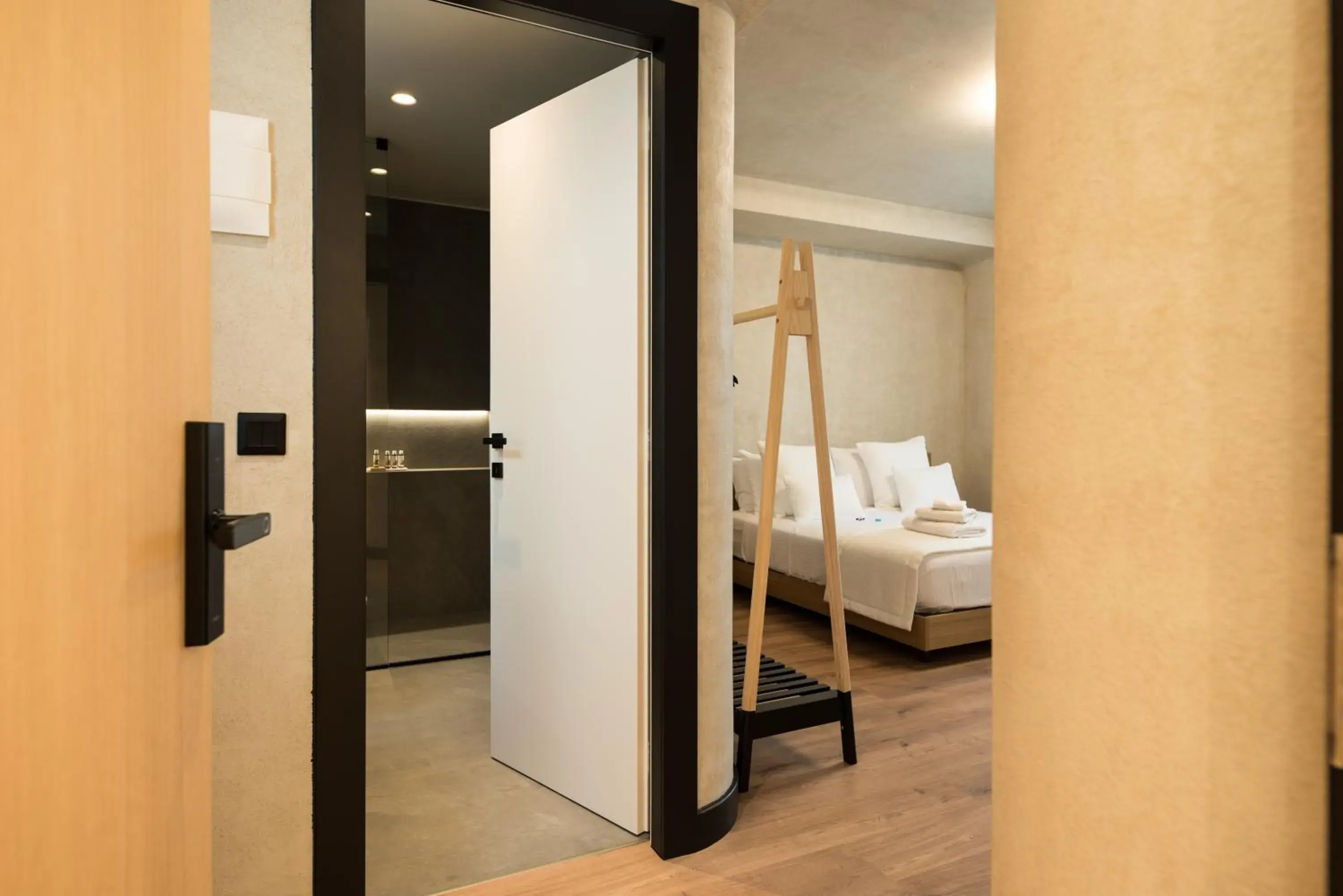 Deluxe Double Room in AthensOwl Deluxe Double Room in AthensOwl