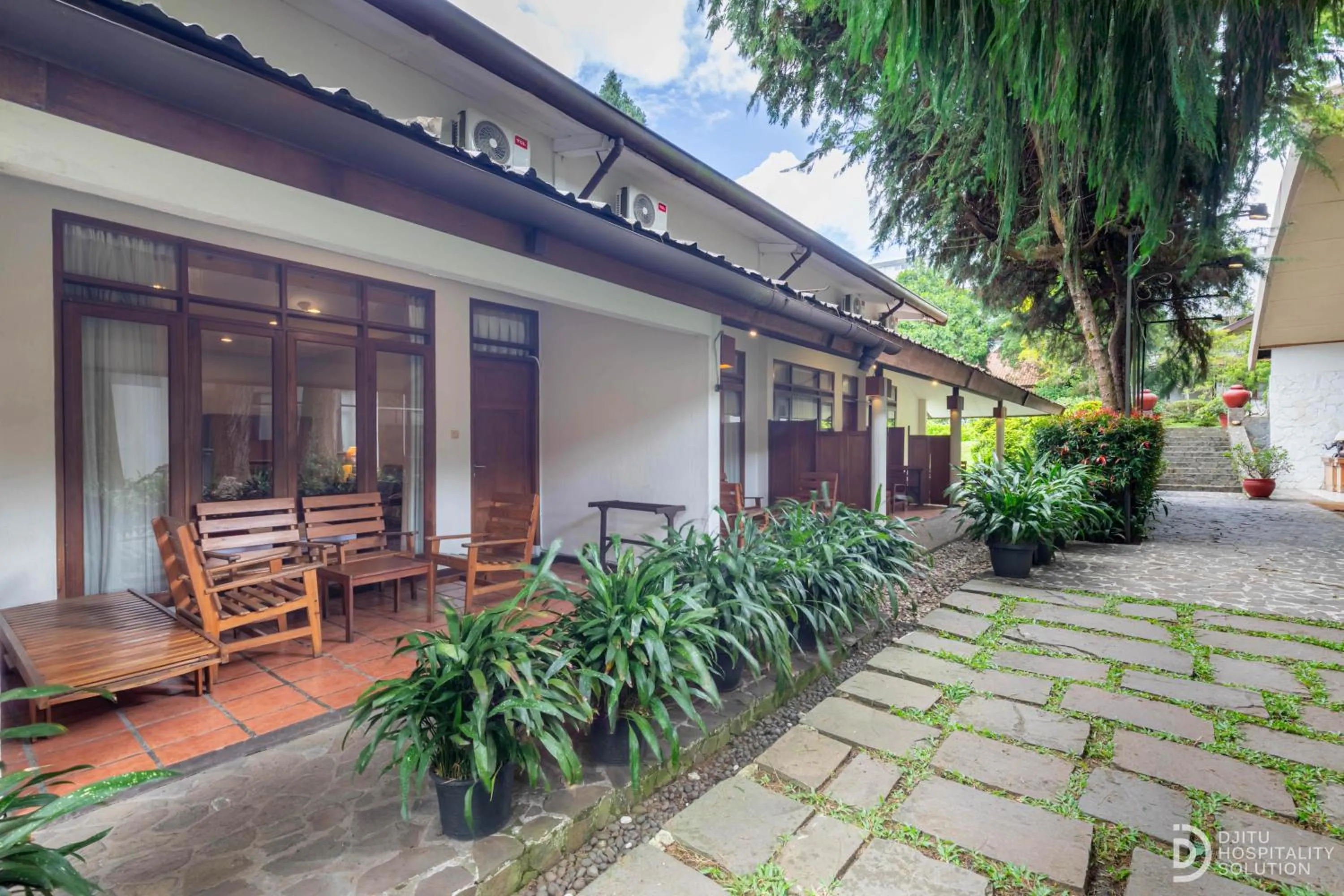 Patio in Hotel Grand Panorama Lembang