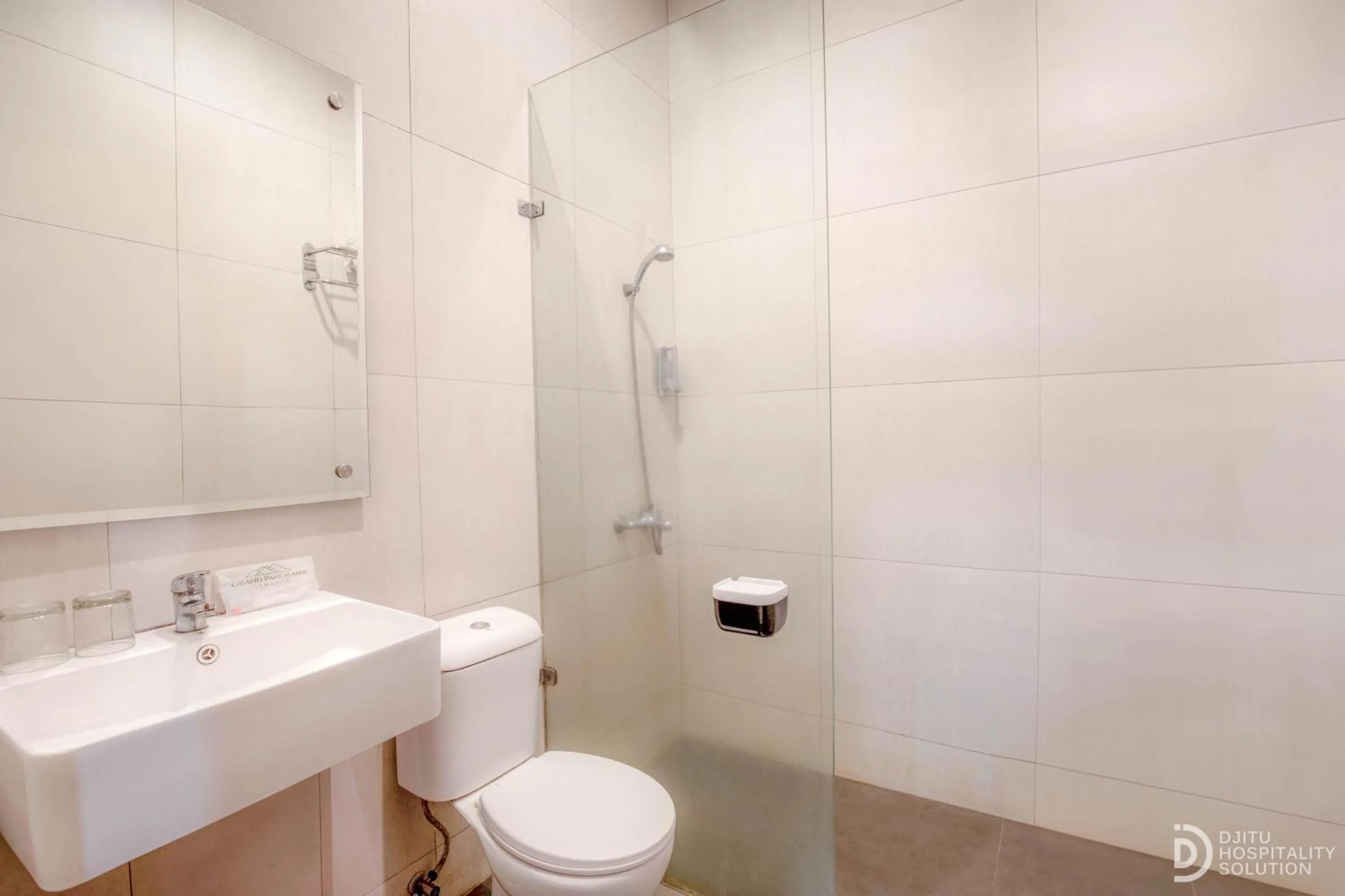 Shower in Hotel Grand Panorama Lembang