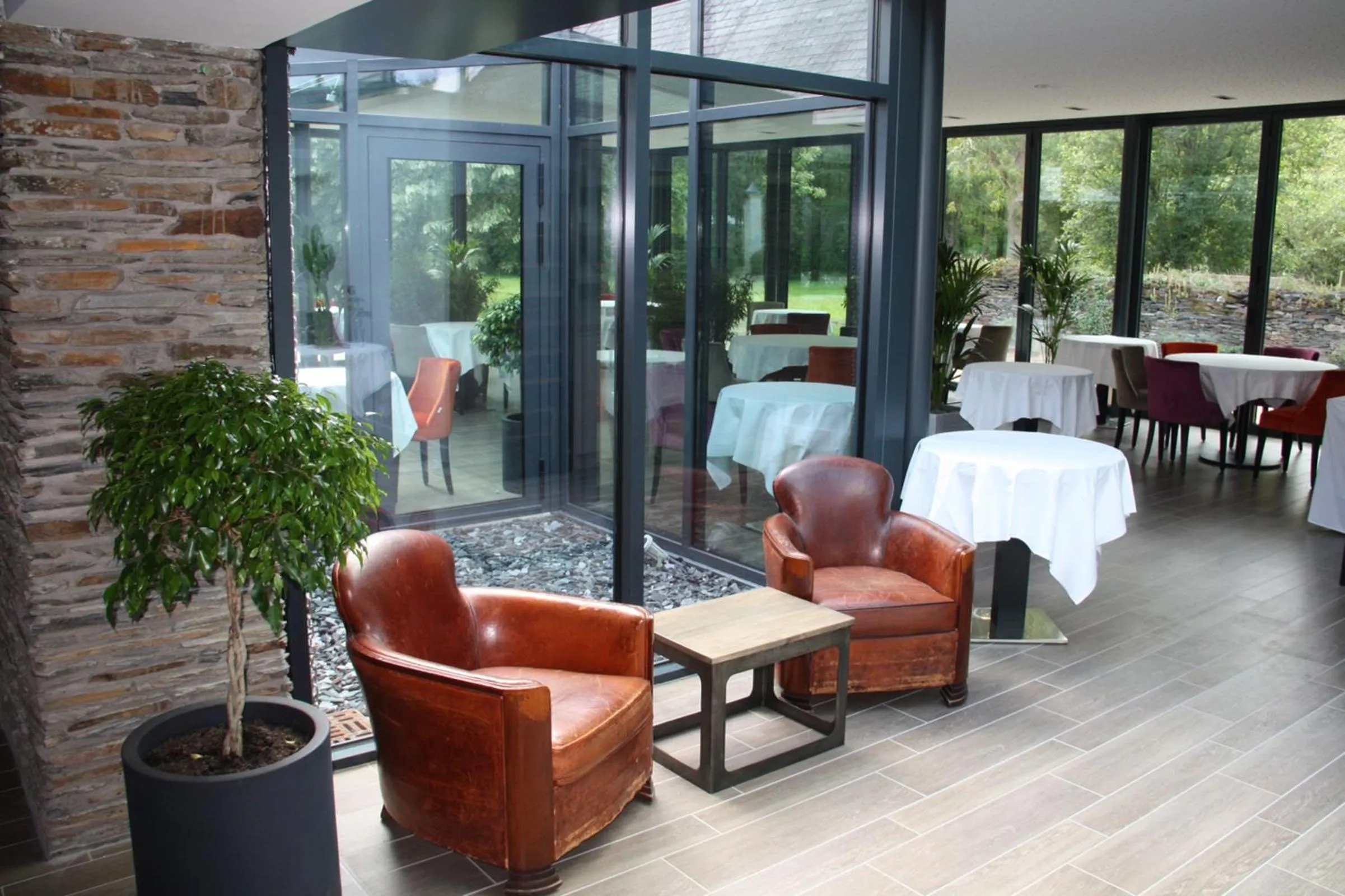 Restaurant/places to eat in Loire & Sens