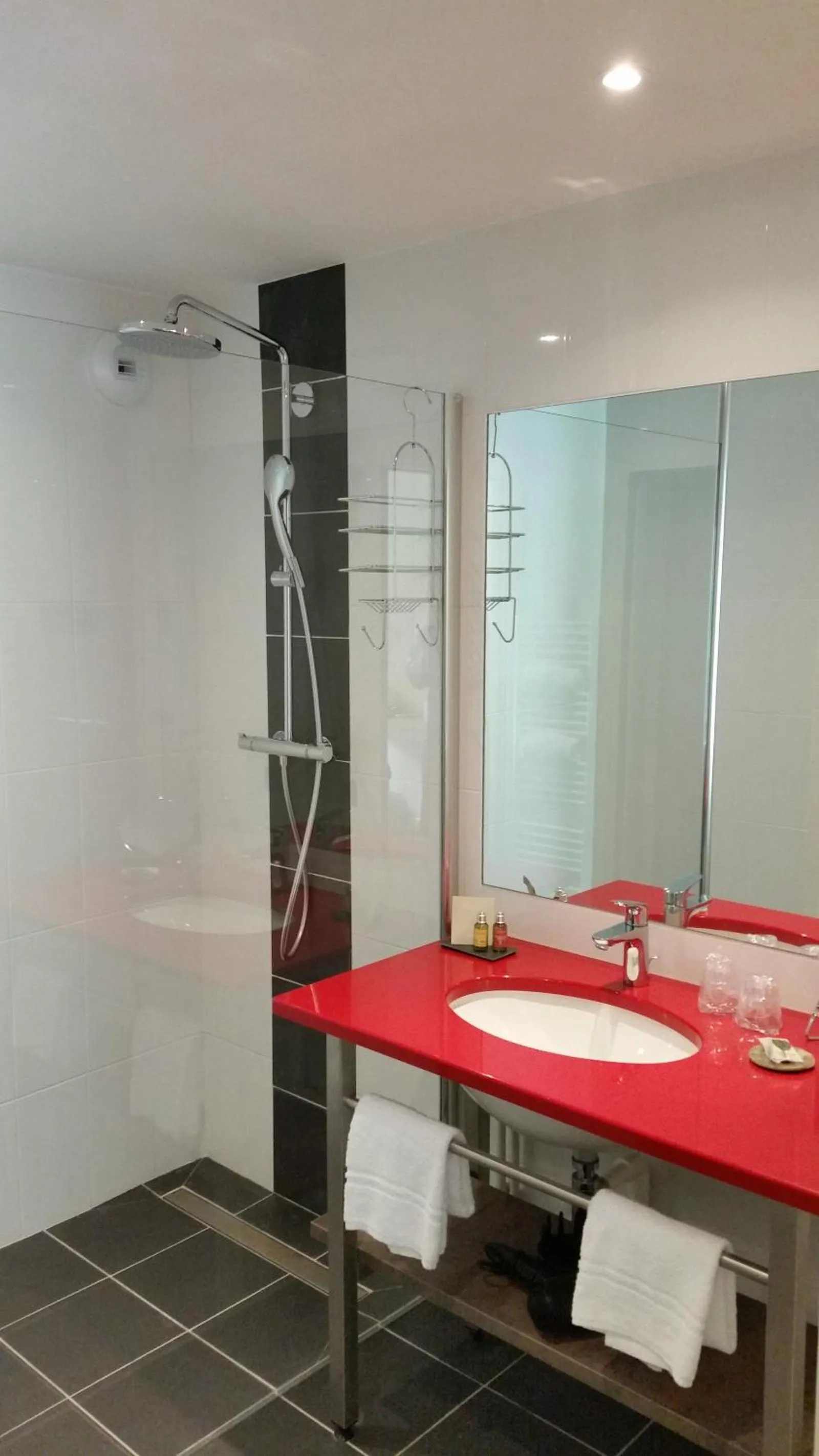 Shower in Loire & Sens