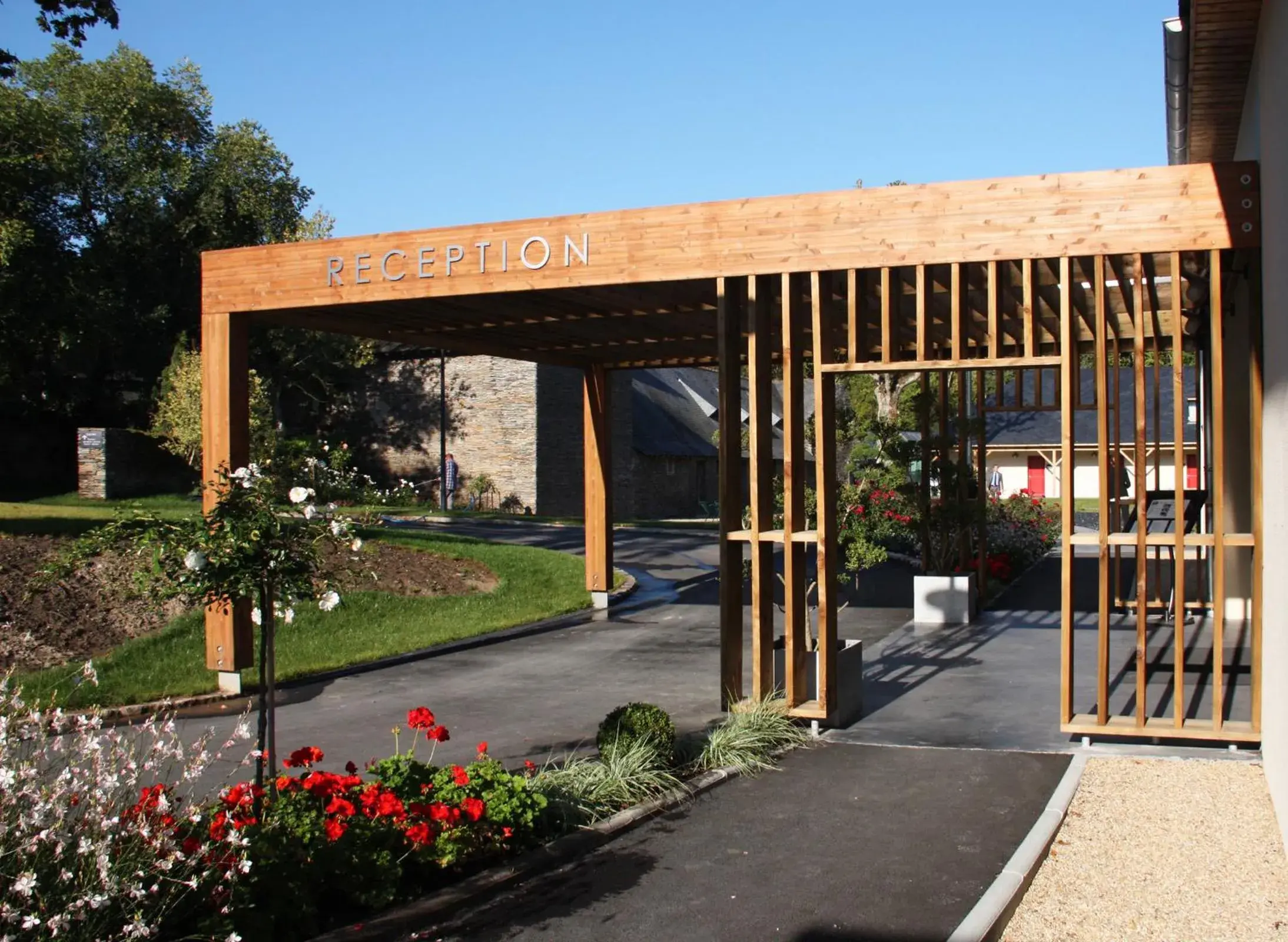 Facade/entrance in Loire & Sens Facade/entrance in Loire & Sens