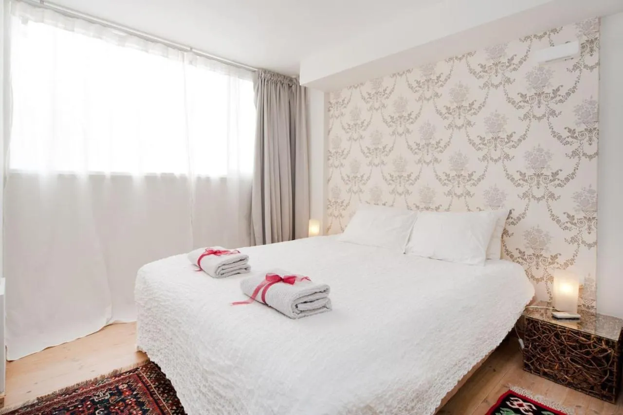 Other, Bed in Stylish Apt w Charming Balcony in the Very Center