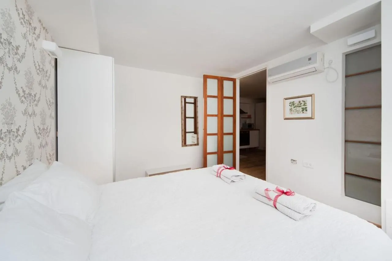 Other, Bed in Stylish Apt w Charming Balcony in the Very Center