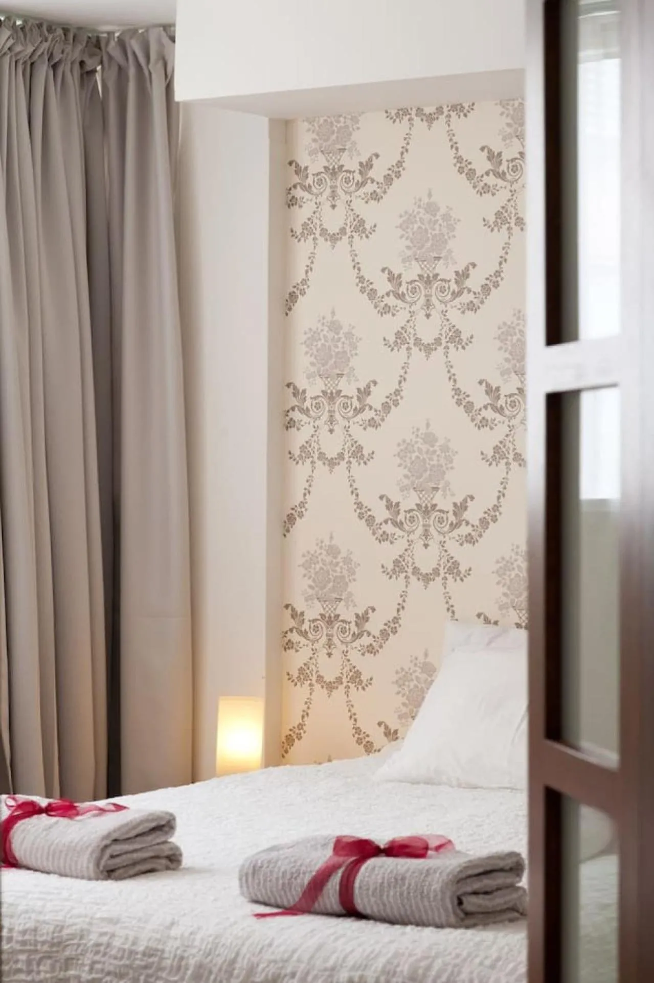 Other, Bed in Stylish Apt w Charming Balcony in the Very Center