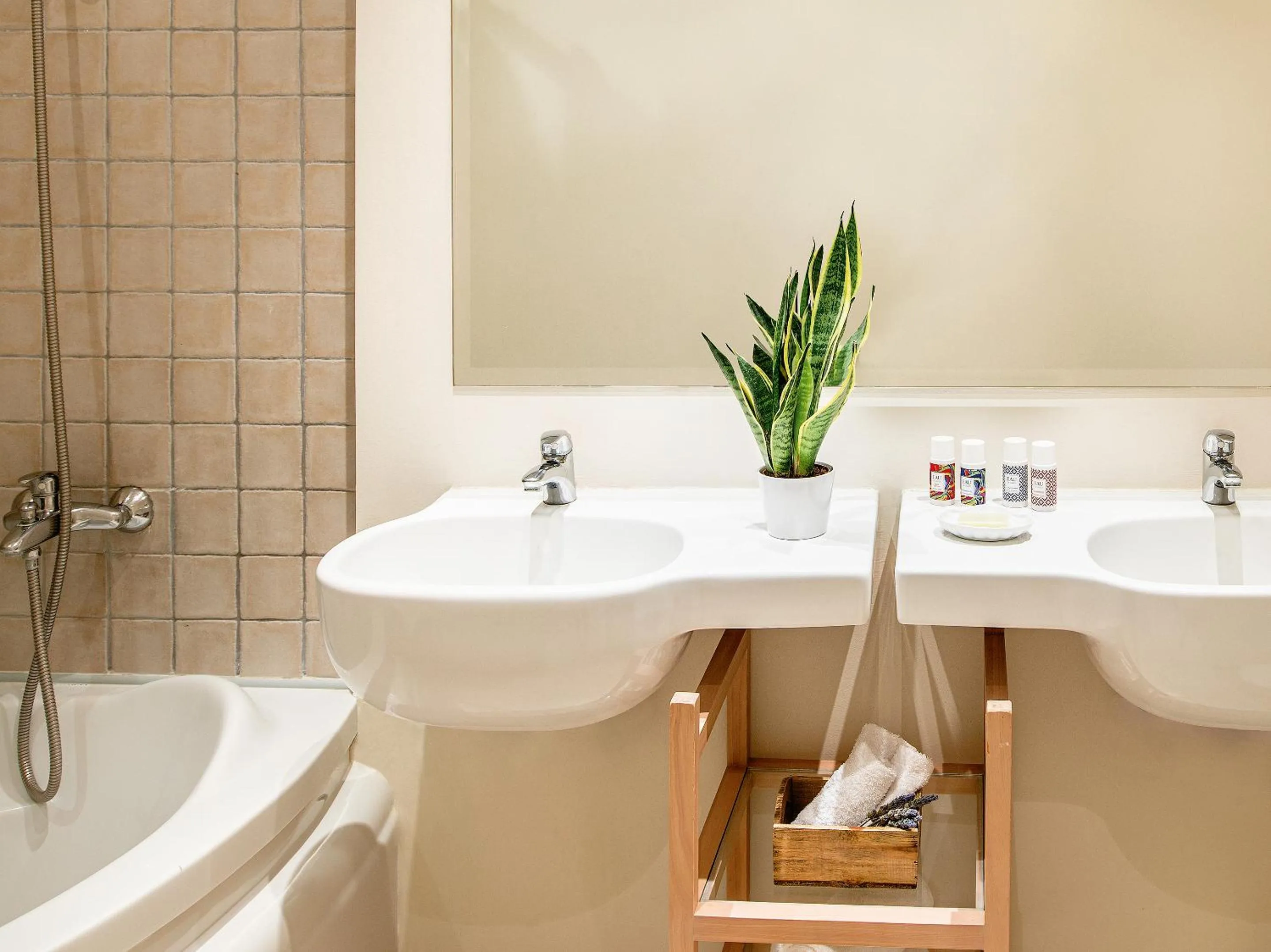 Bathroom in Grecotel Casa Paradiso