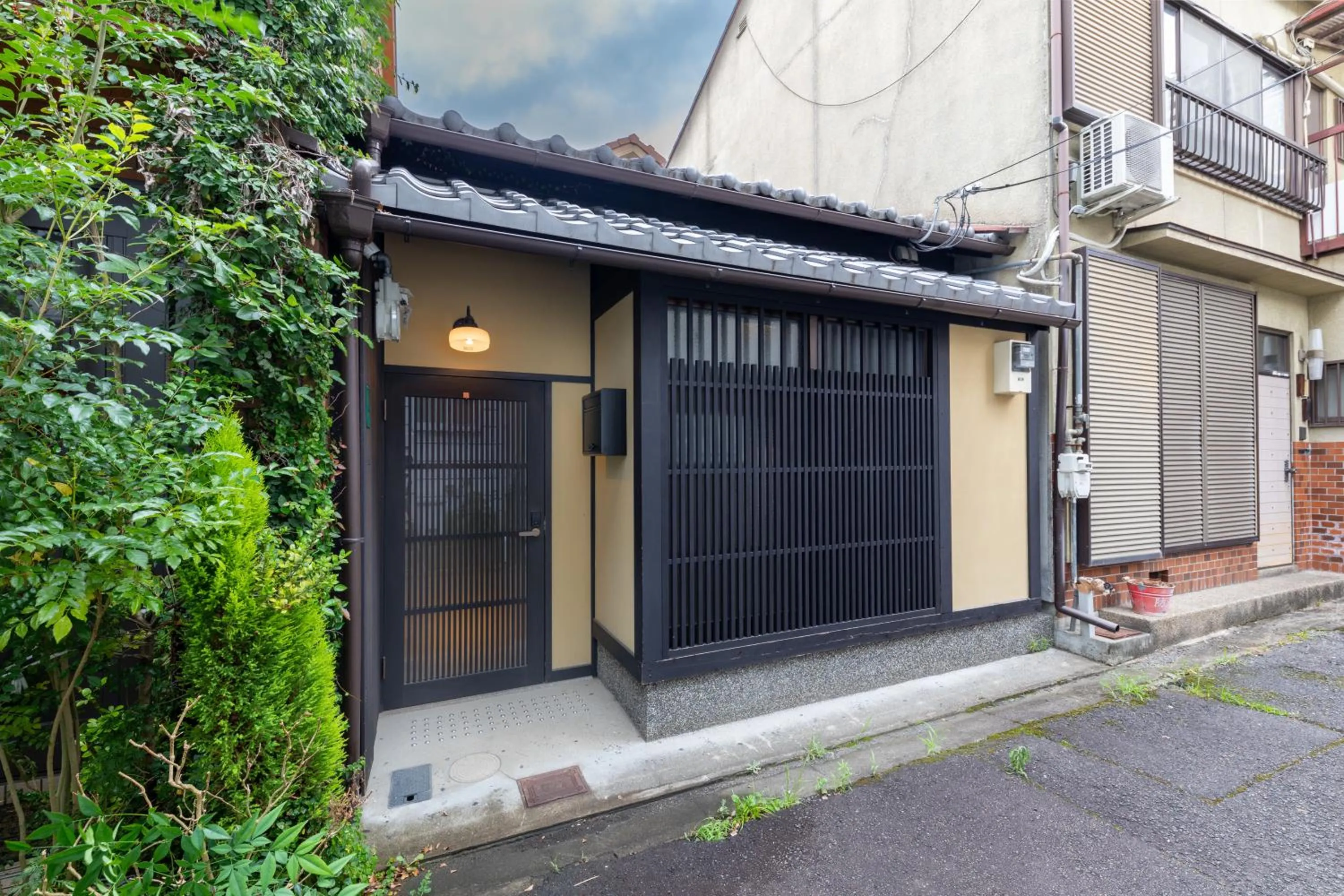 Property building in Kanade Sanjusangendo