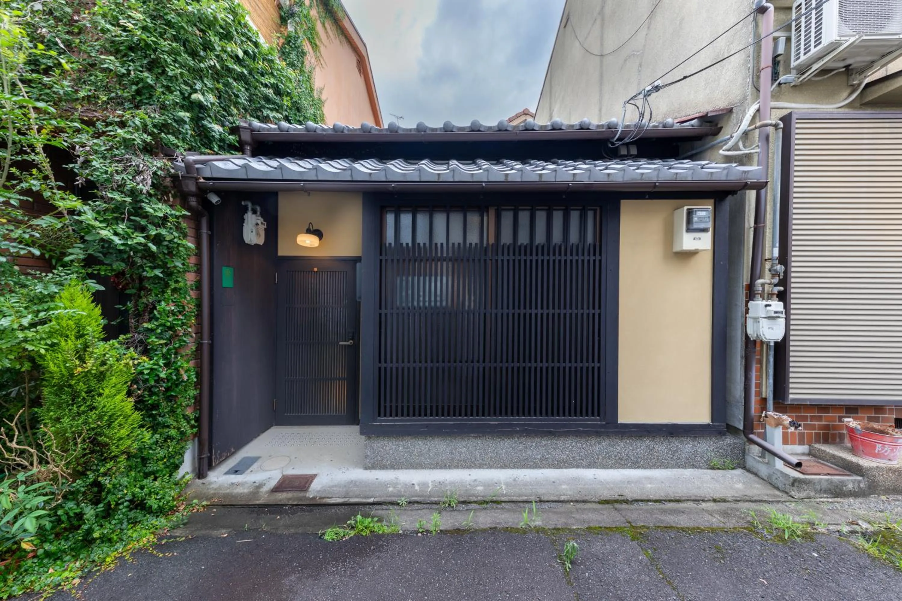 Property building in Kanade Sanjusangendo