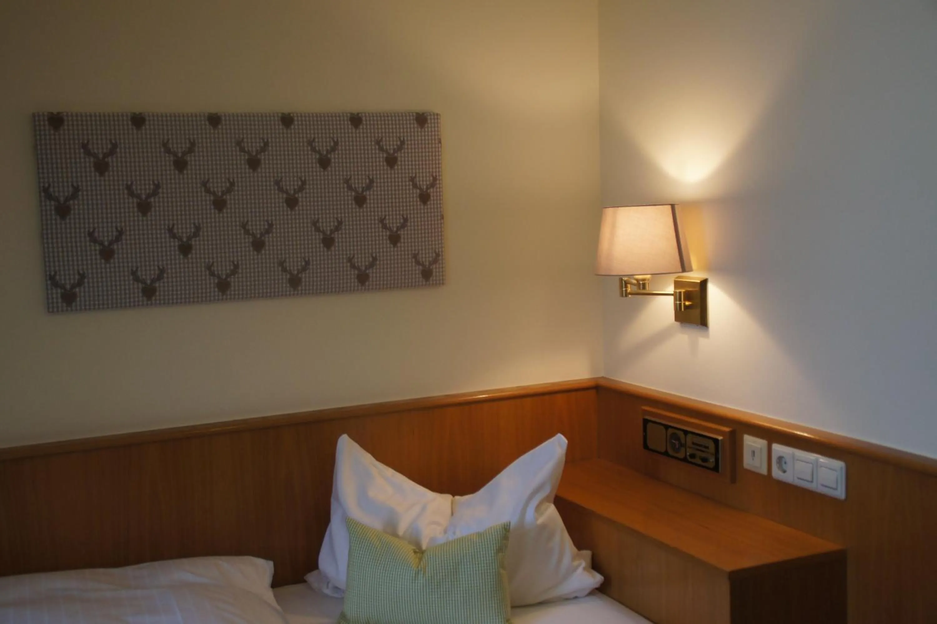 Shower, Bed in Landhaus Rössle