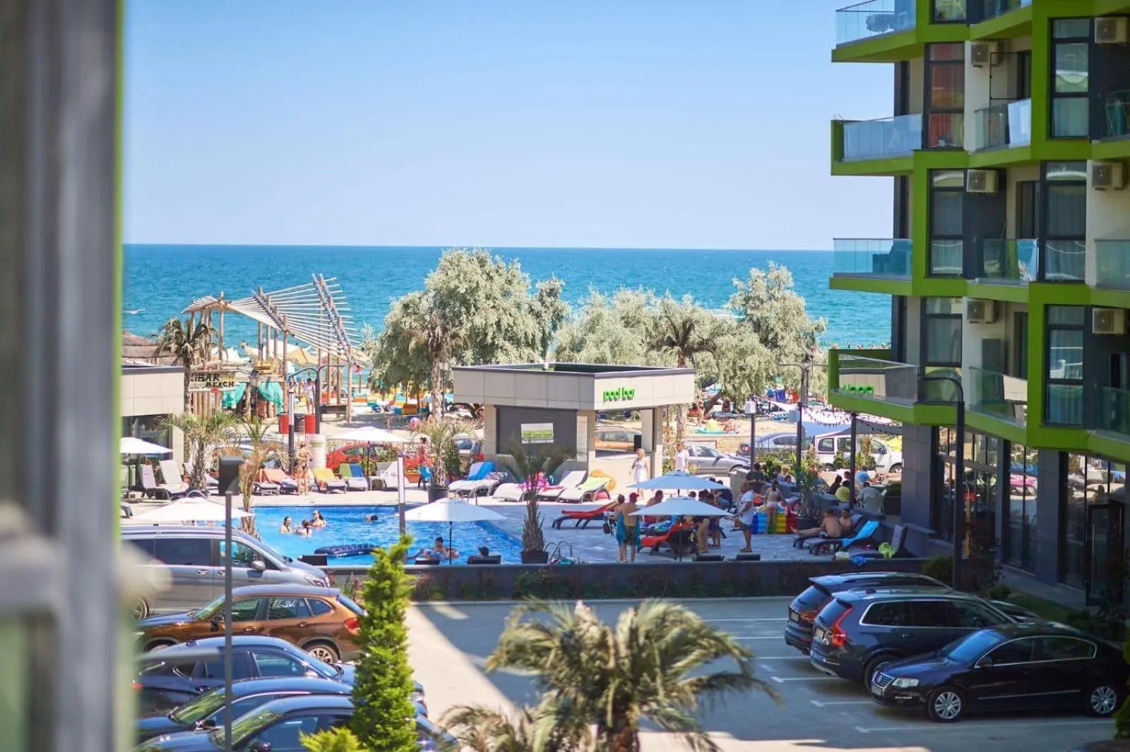 Day in Luxuri by Alz