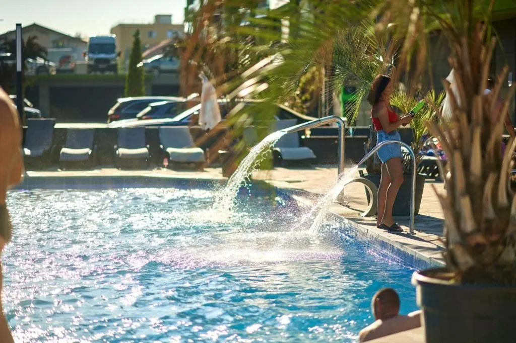 Property building in Luxuri by Alz