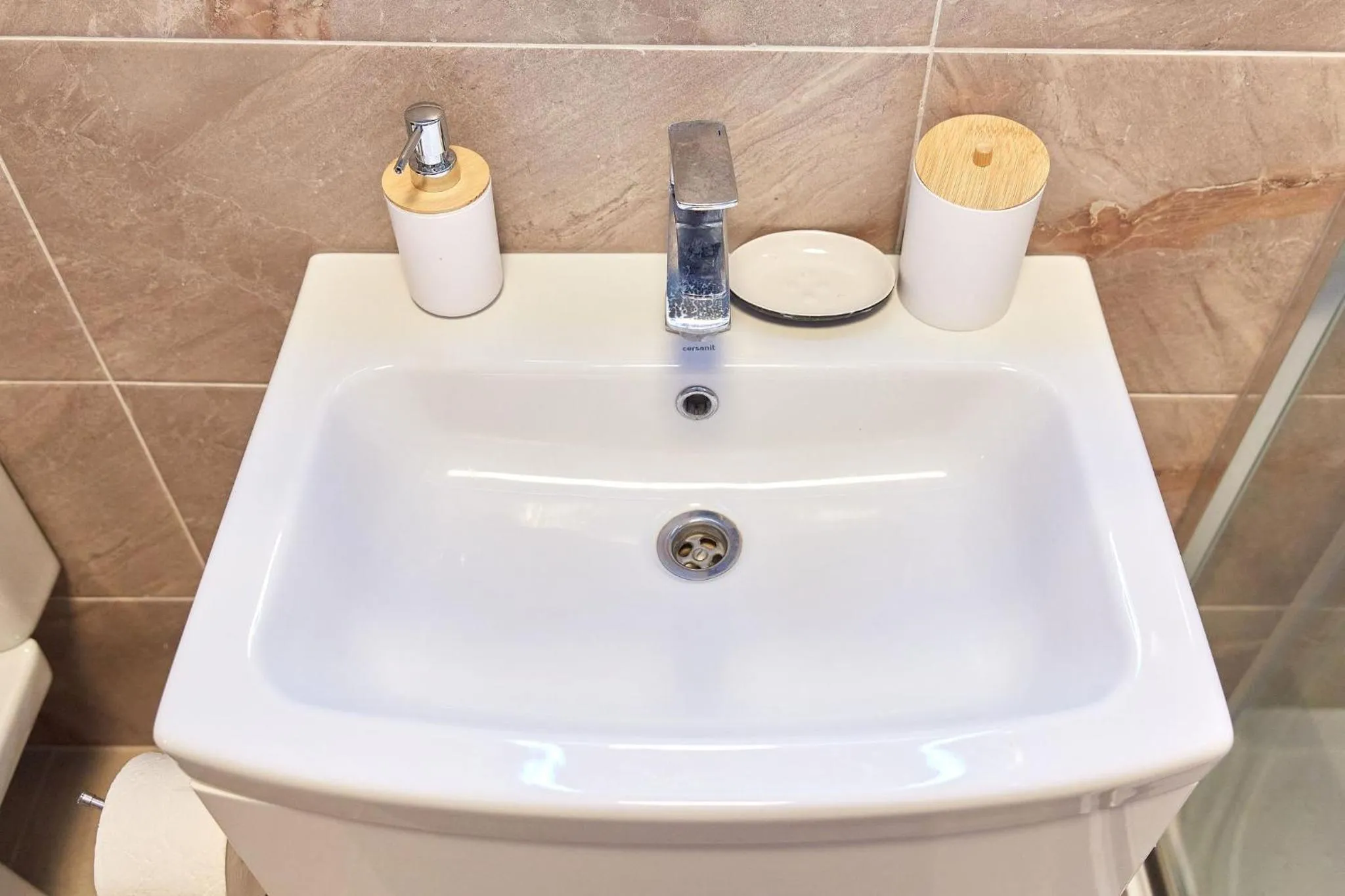 Bathroom in Luxuri by Alz