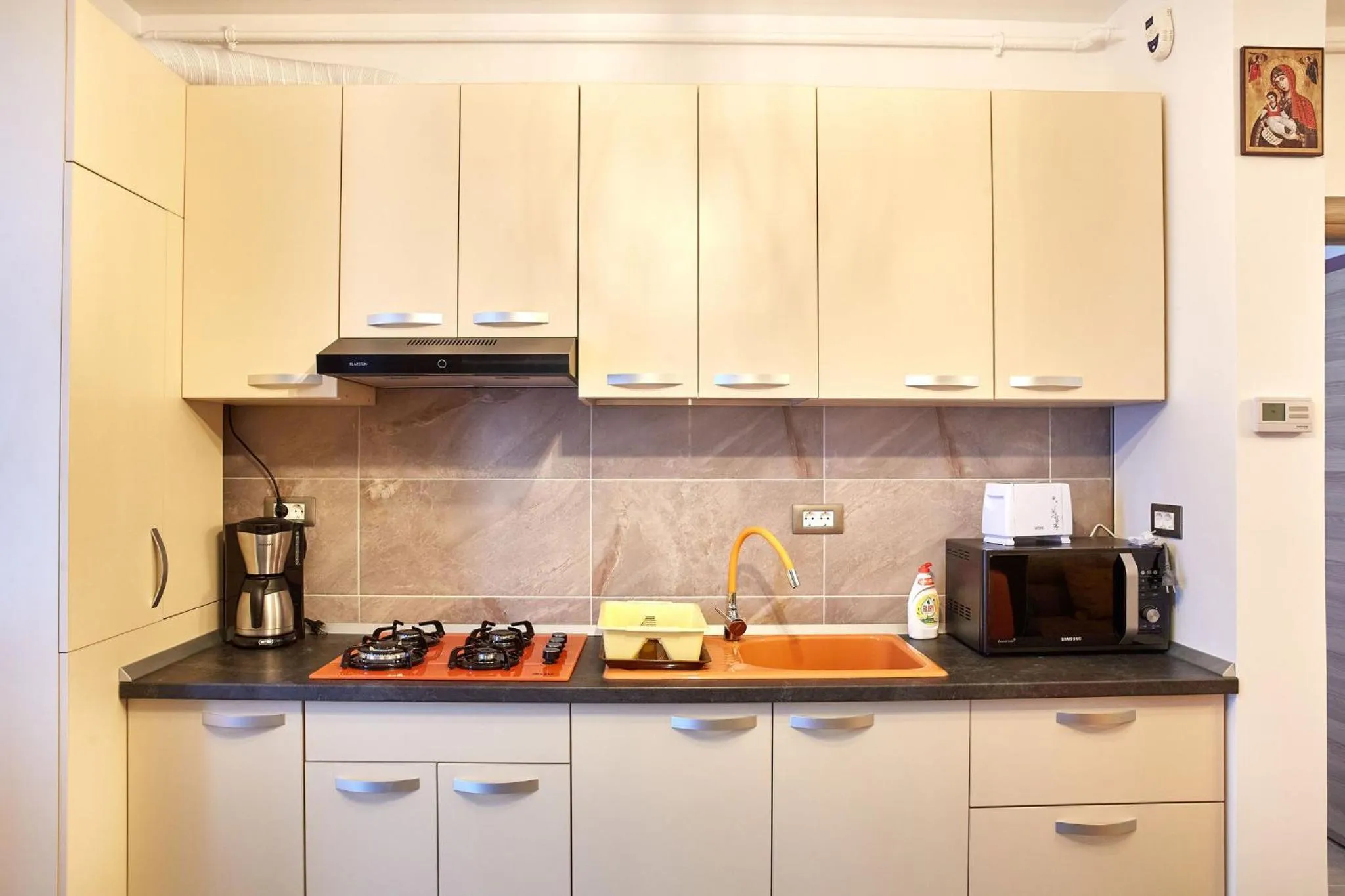 Coffee/tea facilities in Luxuri by Alz