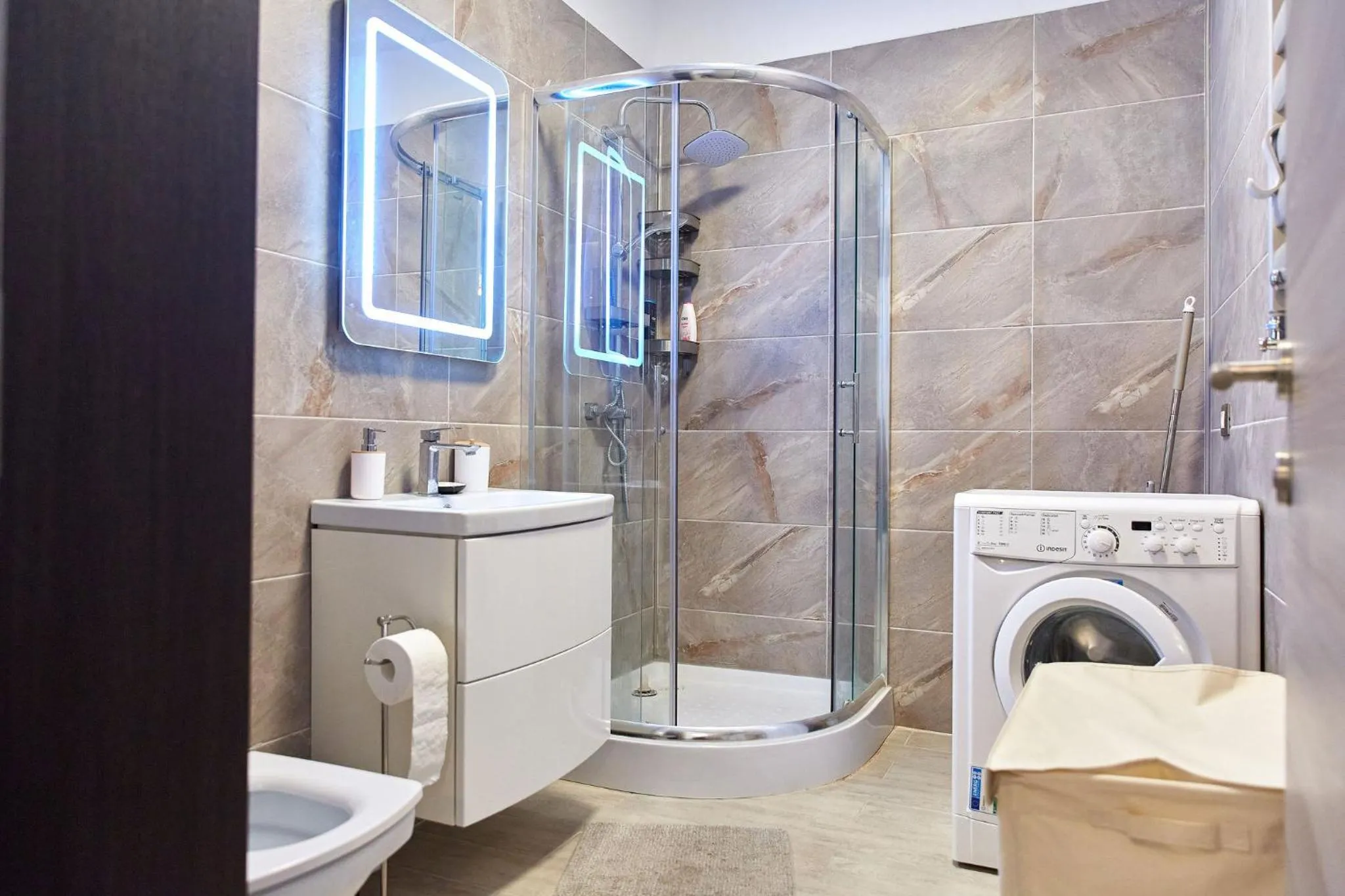 Shower in Luxuri by Alz