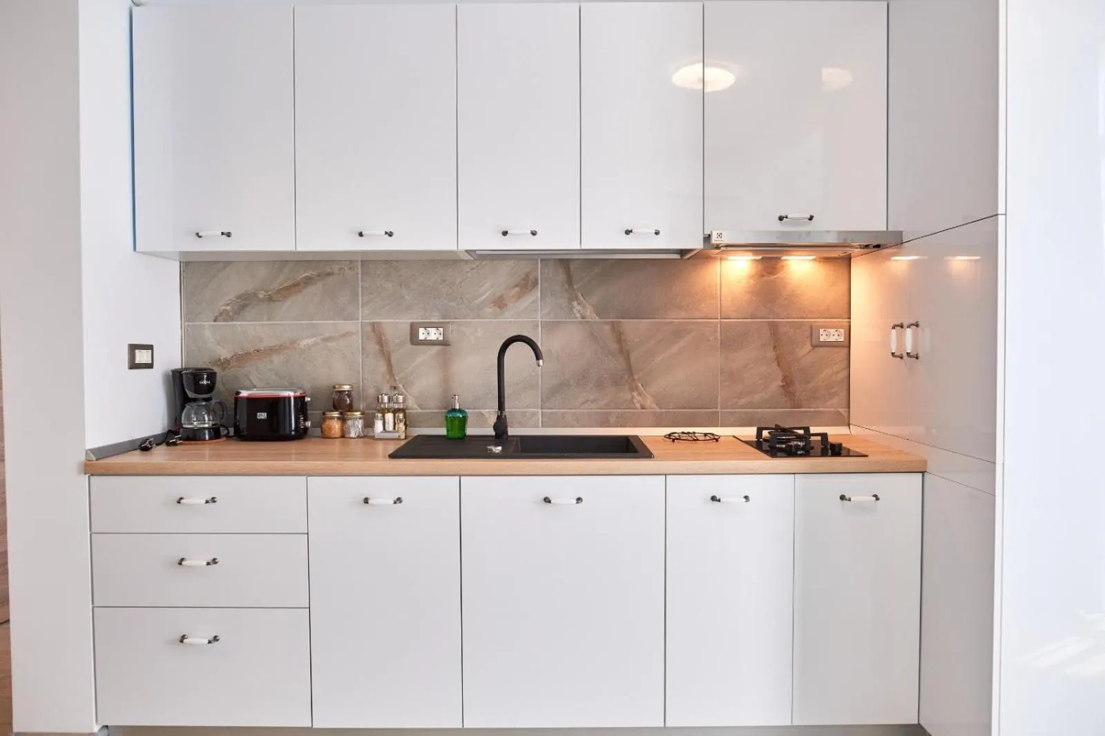 Kitchen or kitchenette in Luxuri by Alz