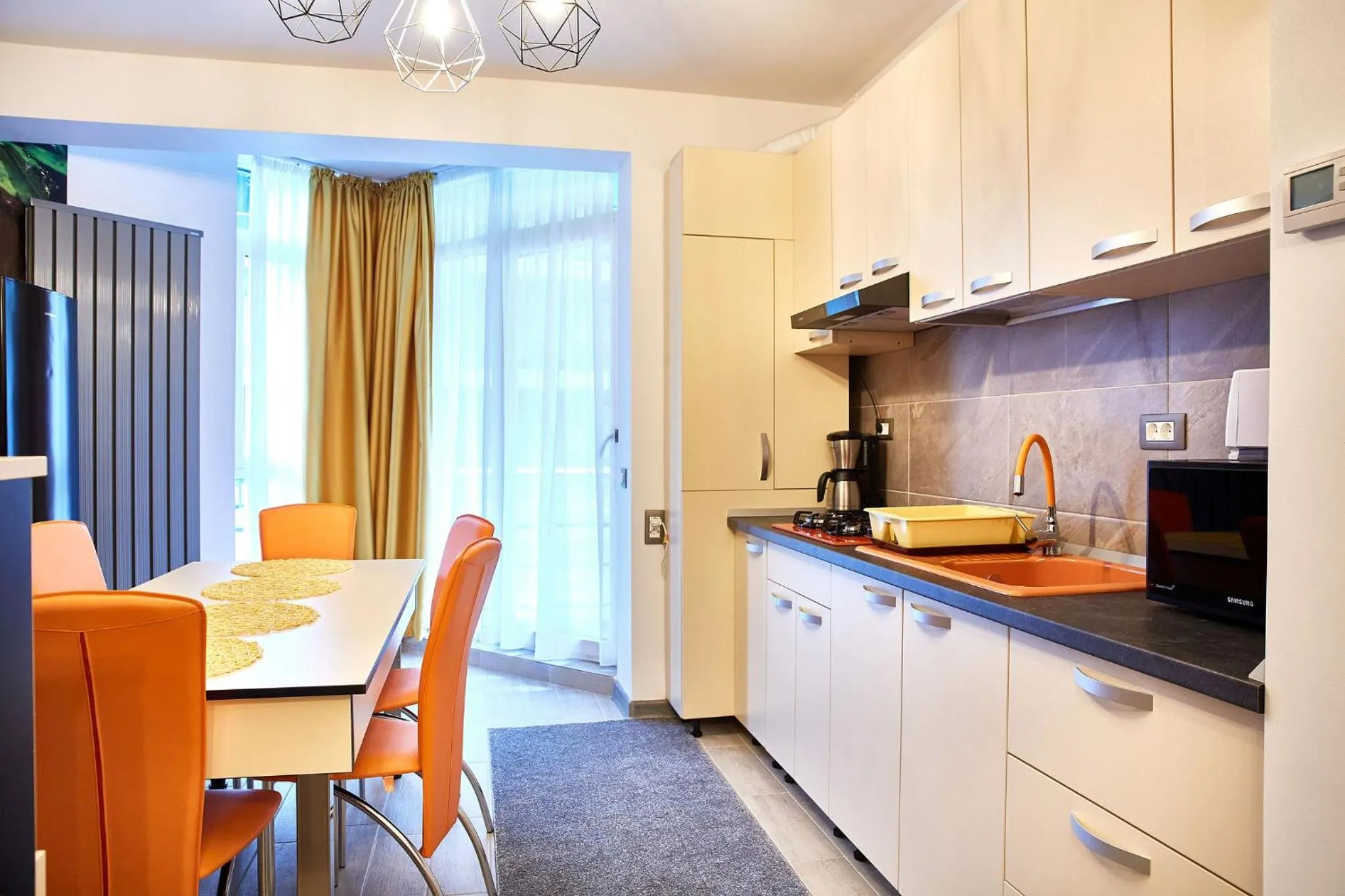 Kitchen or kitchenette in Luxuri by Alz