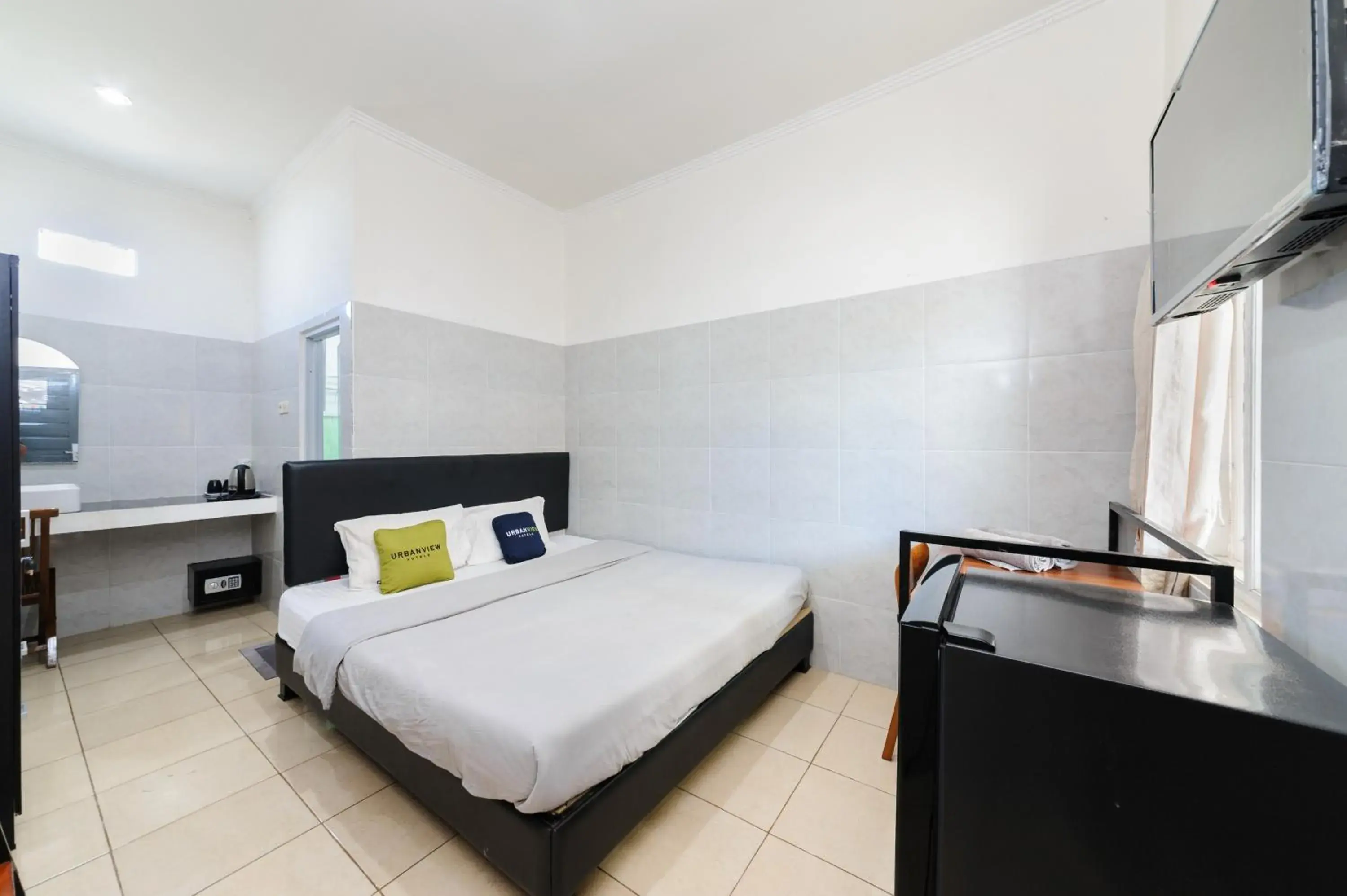 Deluxe Double Room in Urbanview Ava Guest House Goa Gong Deluxe Double Room in Urbanview Ava Guest House Goa Gong