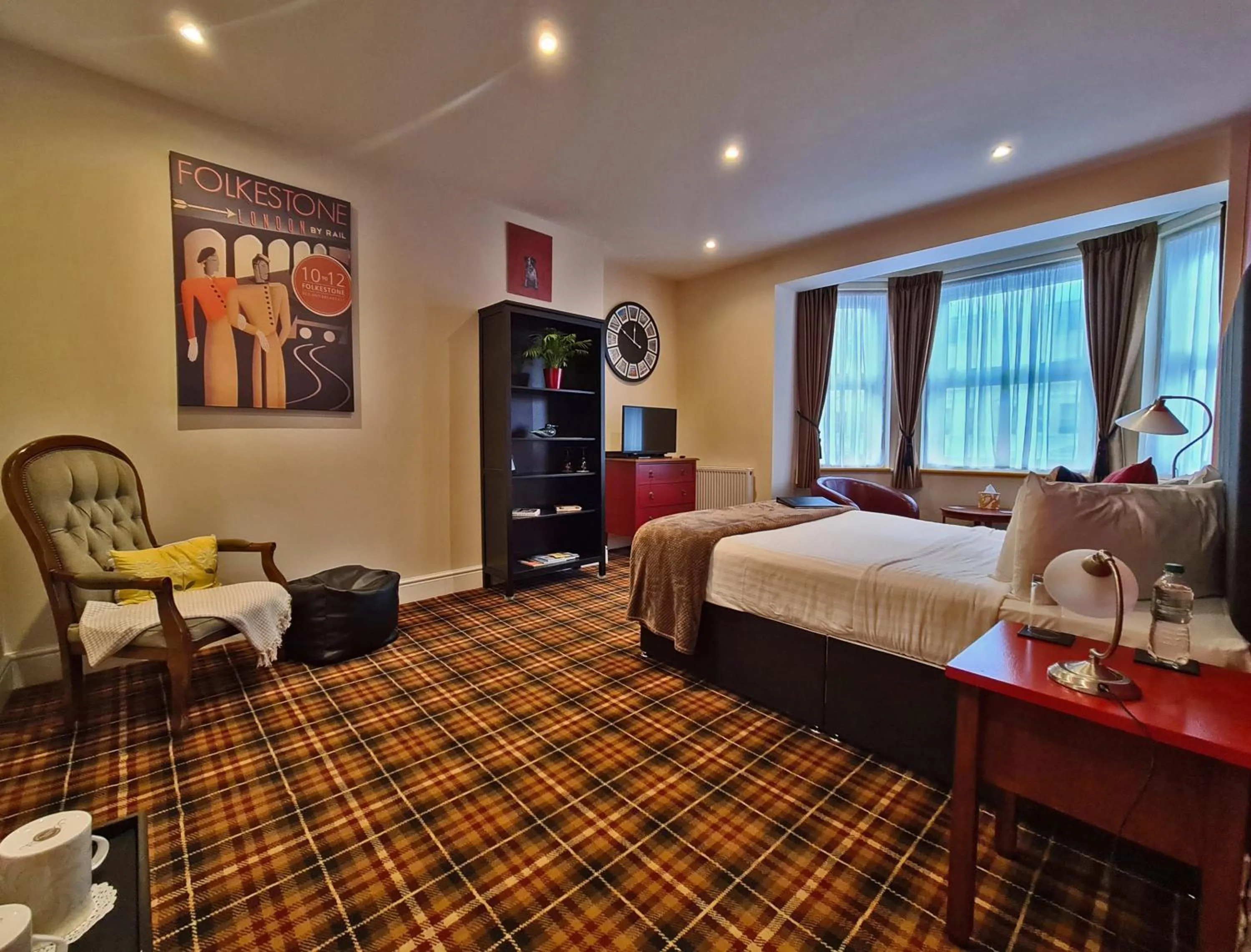 Photo of the whole room, Bed in 10to12 Folkestone