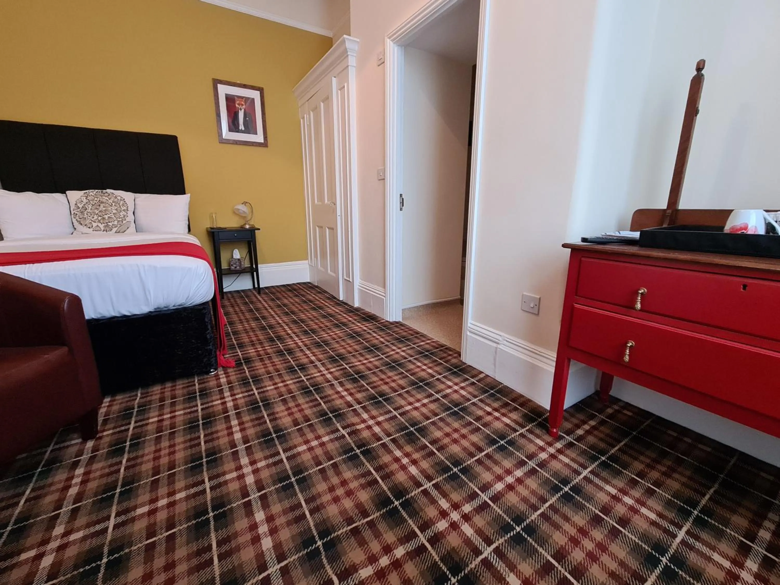 Bedroom, Bed in 10to12 Folkestone