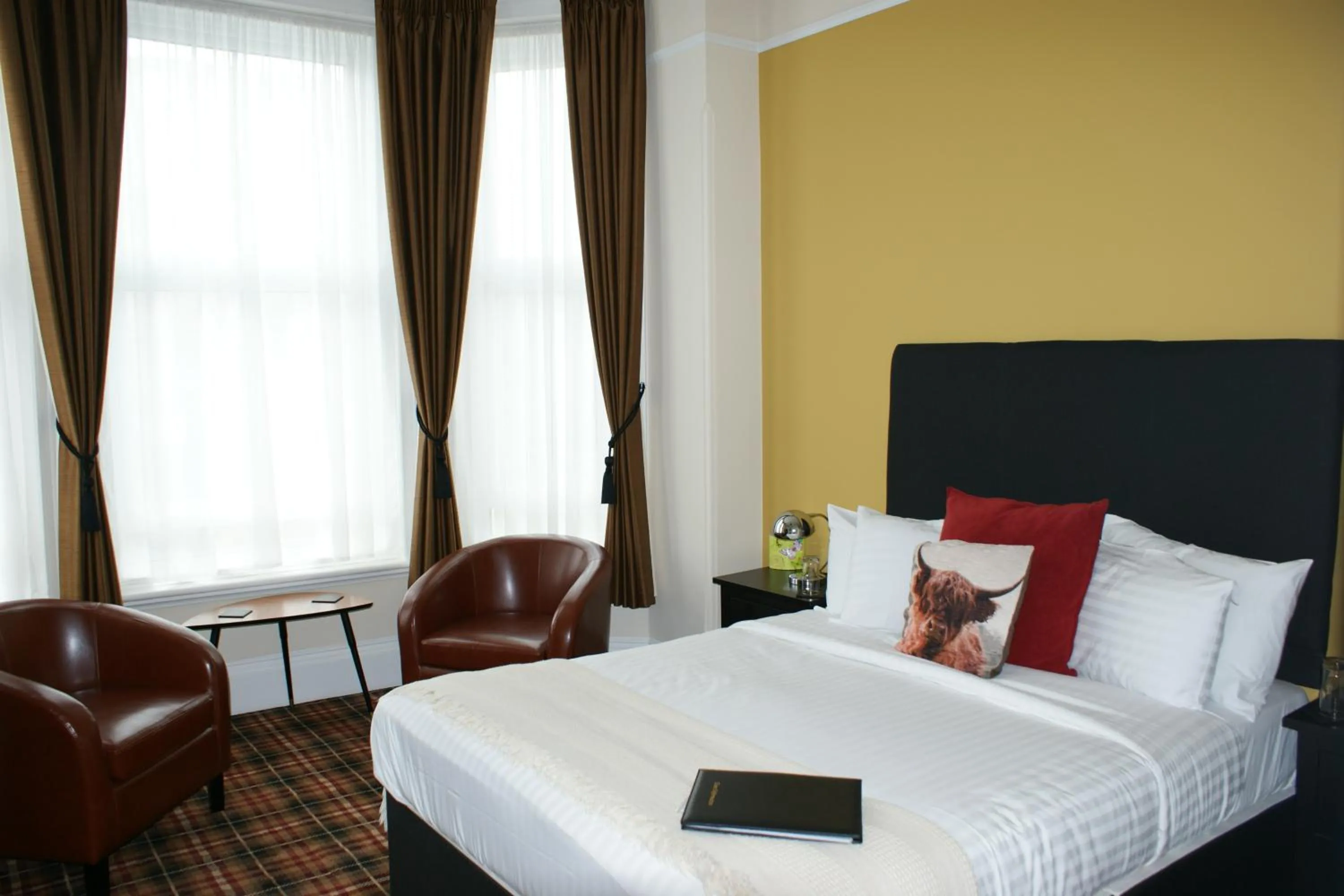 Bedroom, Bed in 10to12 Folkestone