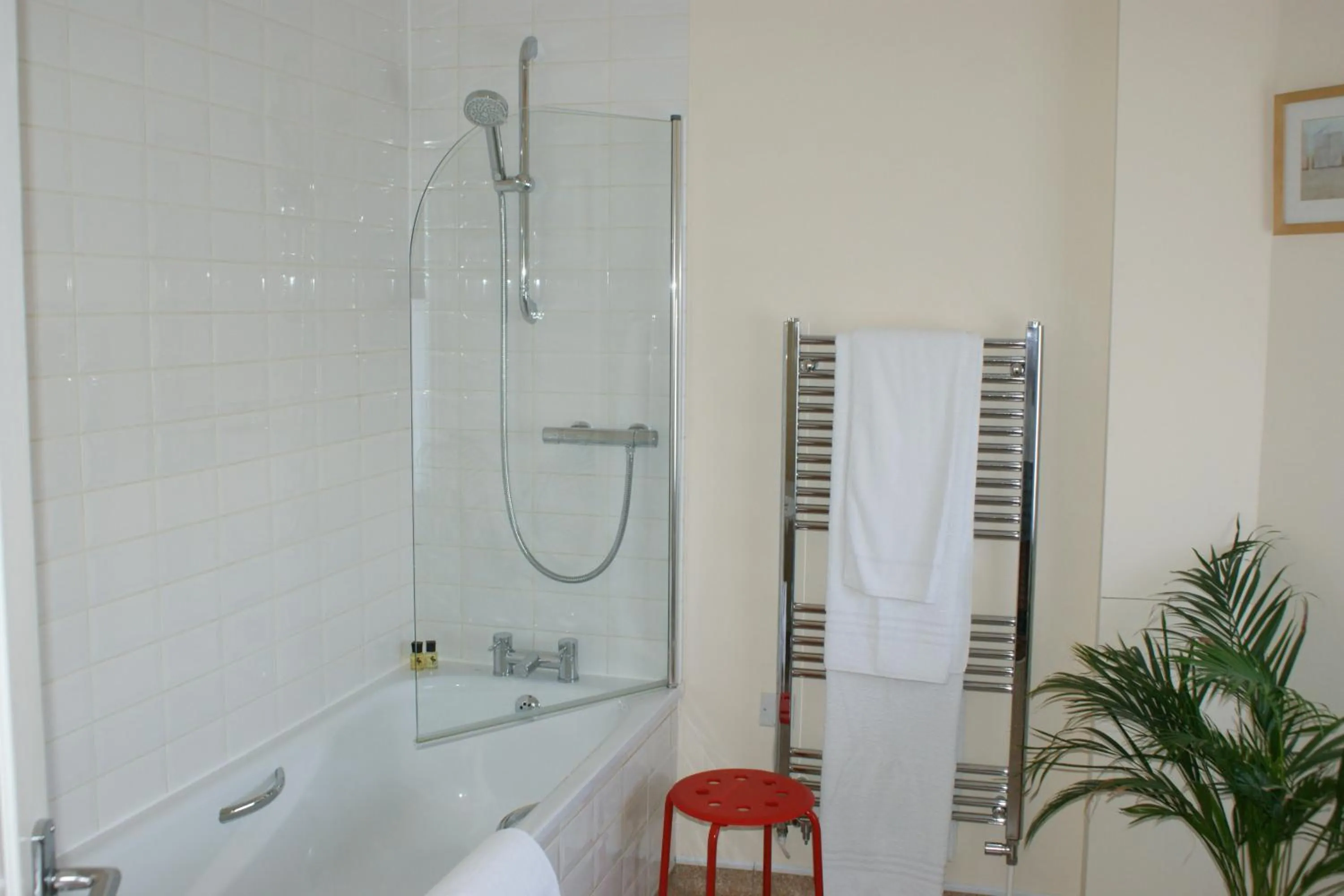 Bathroom in 10to12 Folkestone