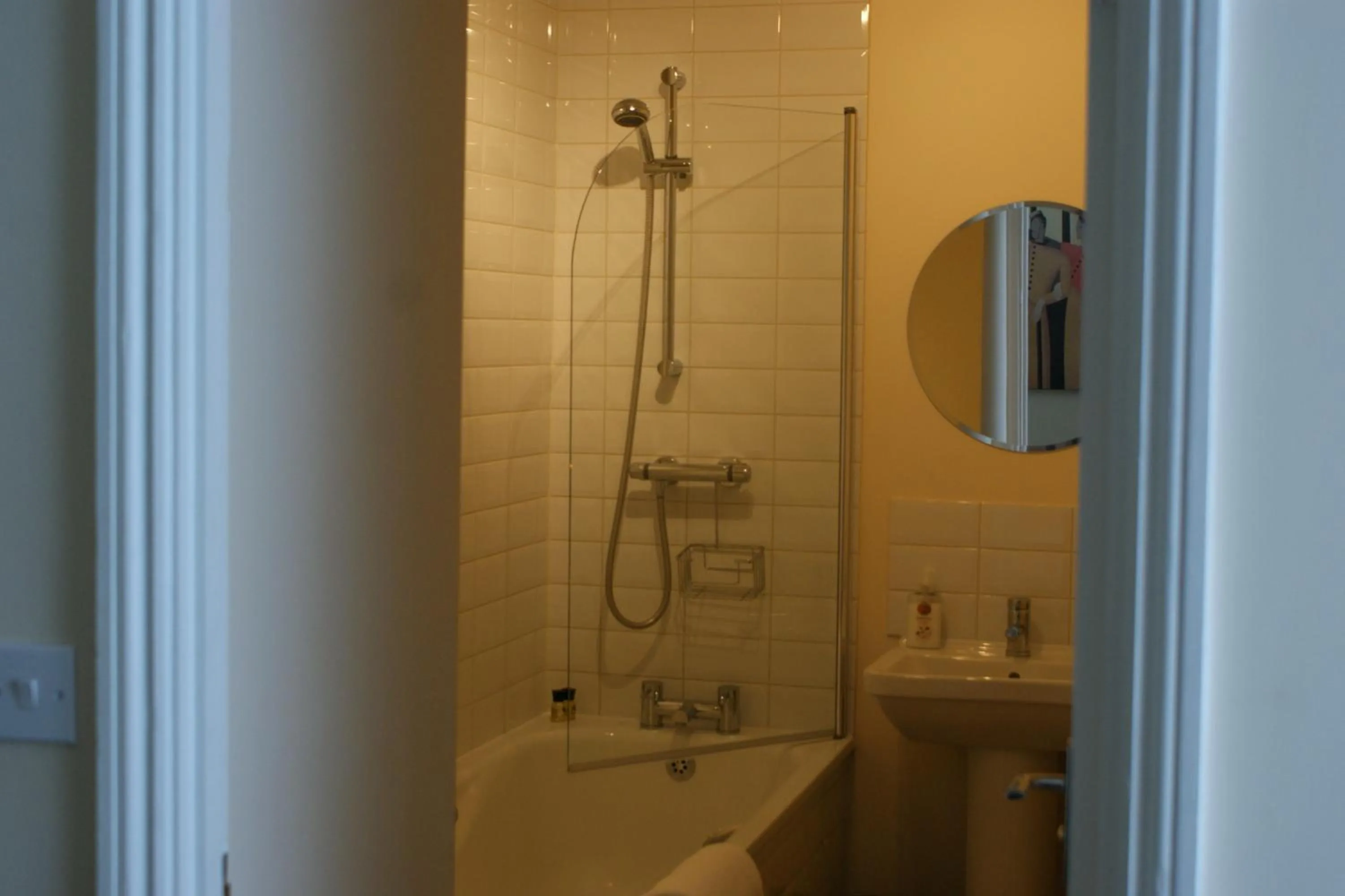 Bathroom in 10to12 Folkestone