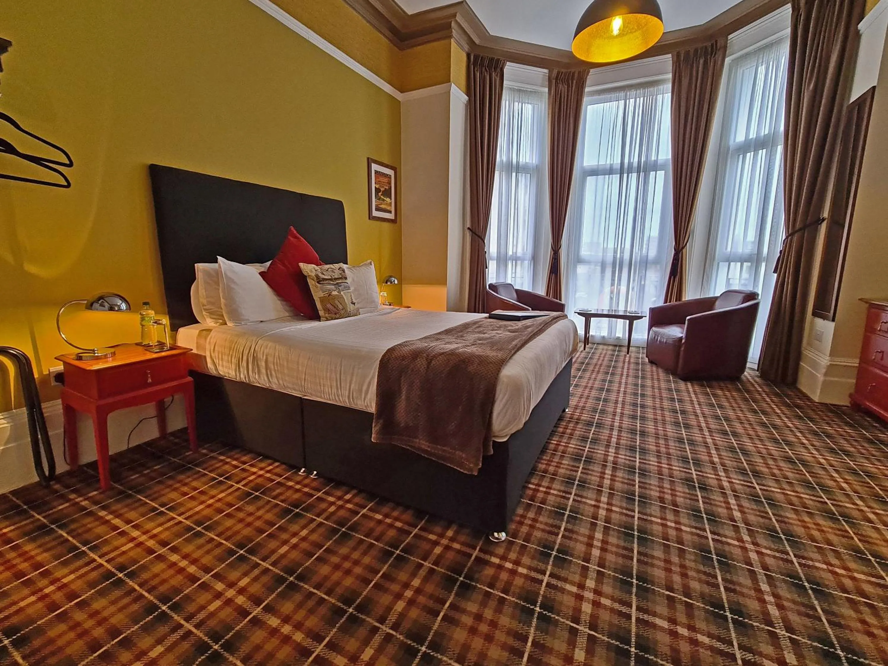 Photo of the whole room, Bed in 10to12 Folkestone