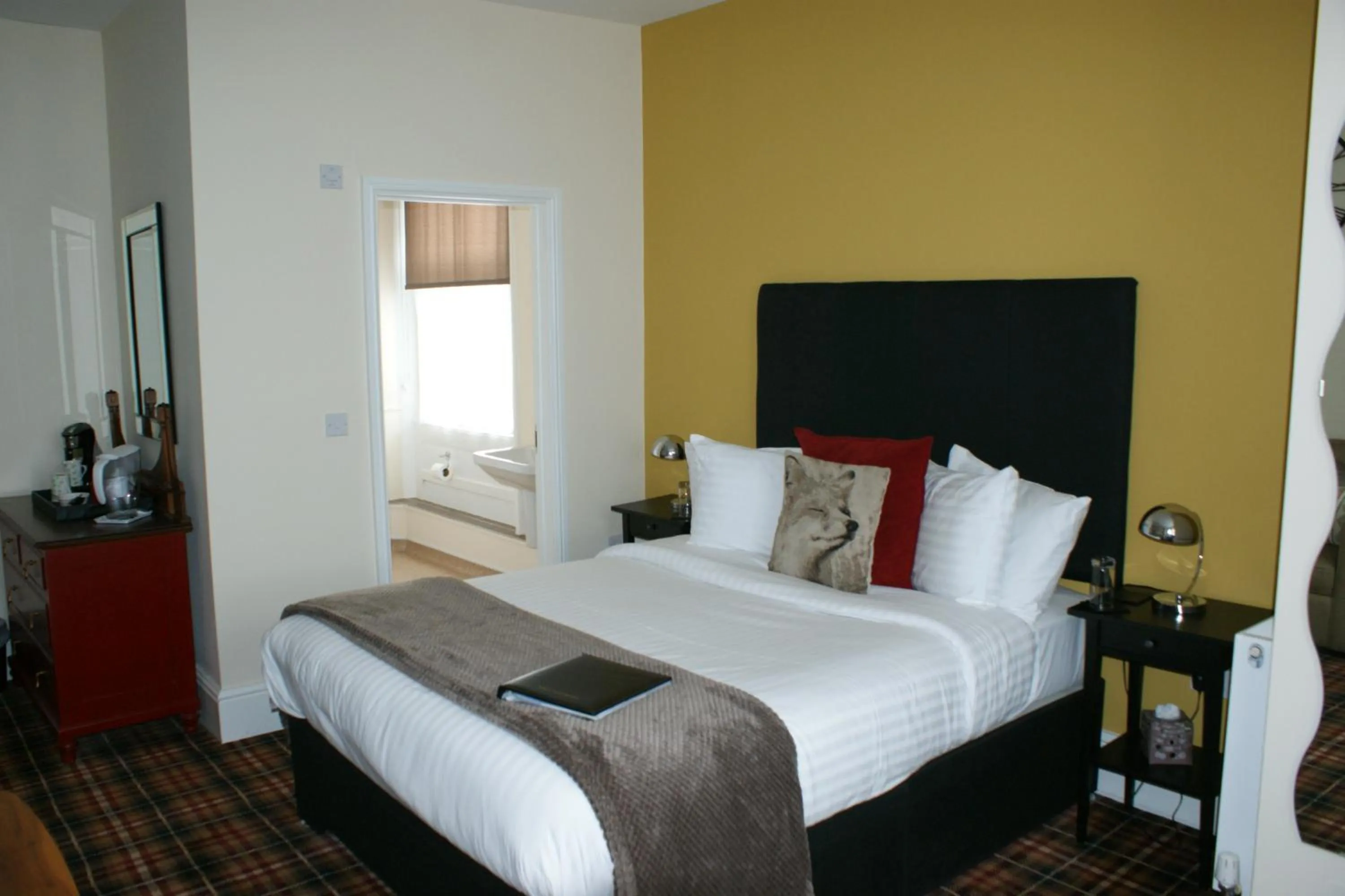 Bedroom, Bed in 10to12 Folkestone