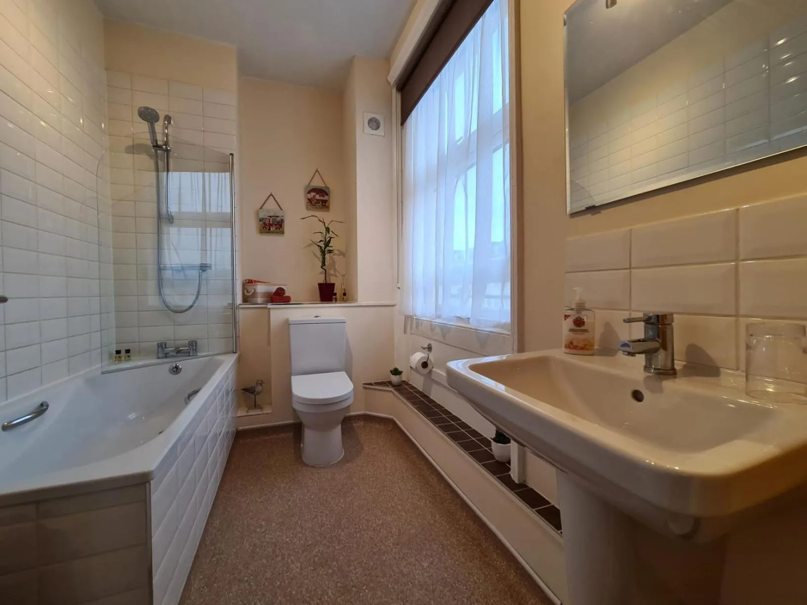 Bathroom in 10to12 Folkestone