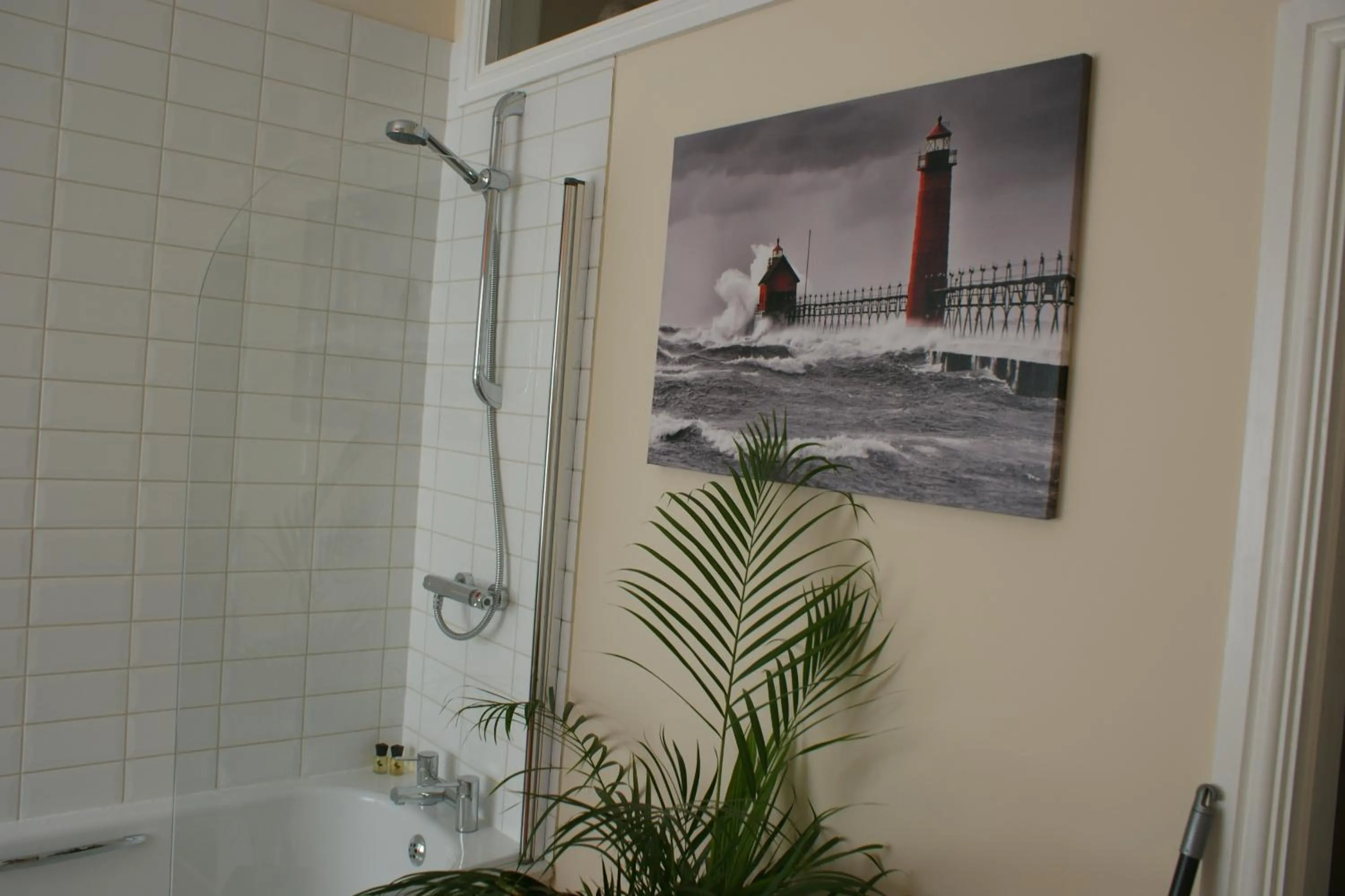 Bathroom in 10to12 Folkestone