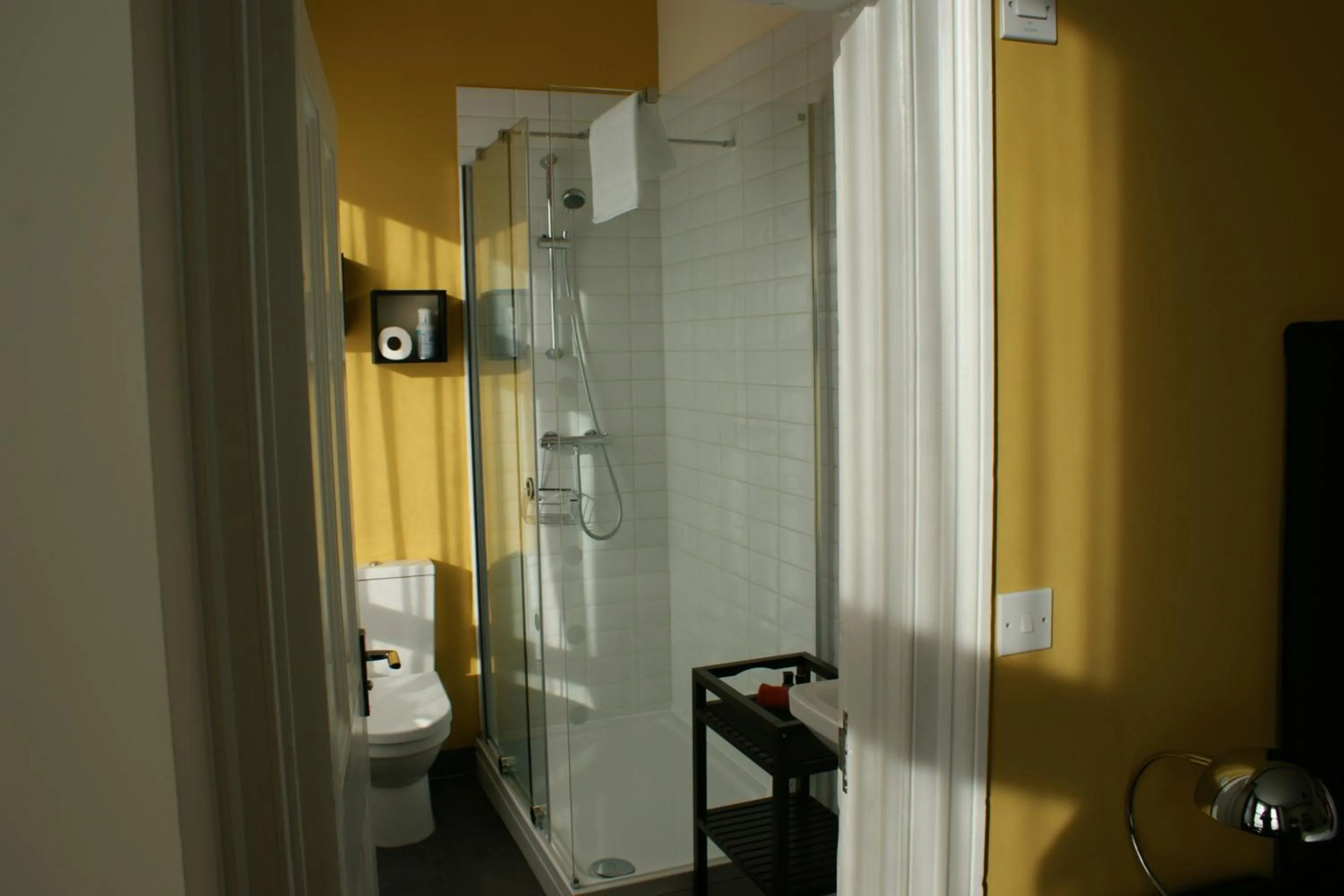 Bathroom in 10to12 Folkestone