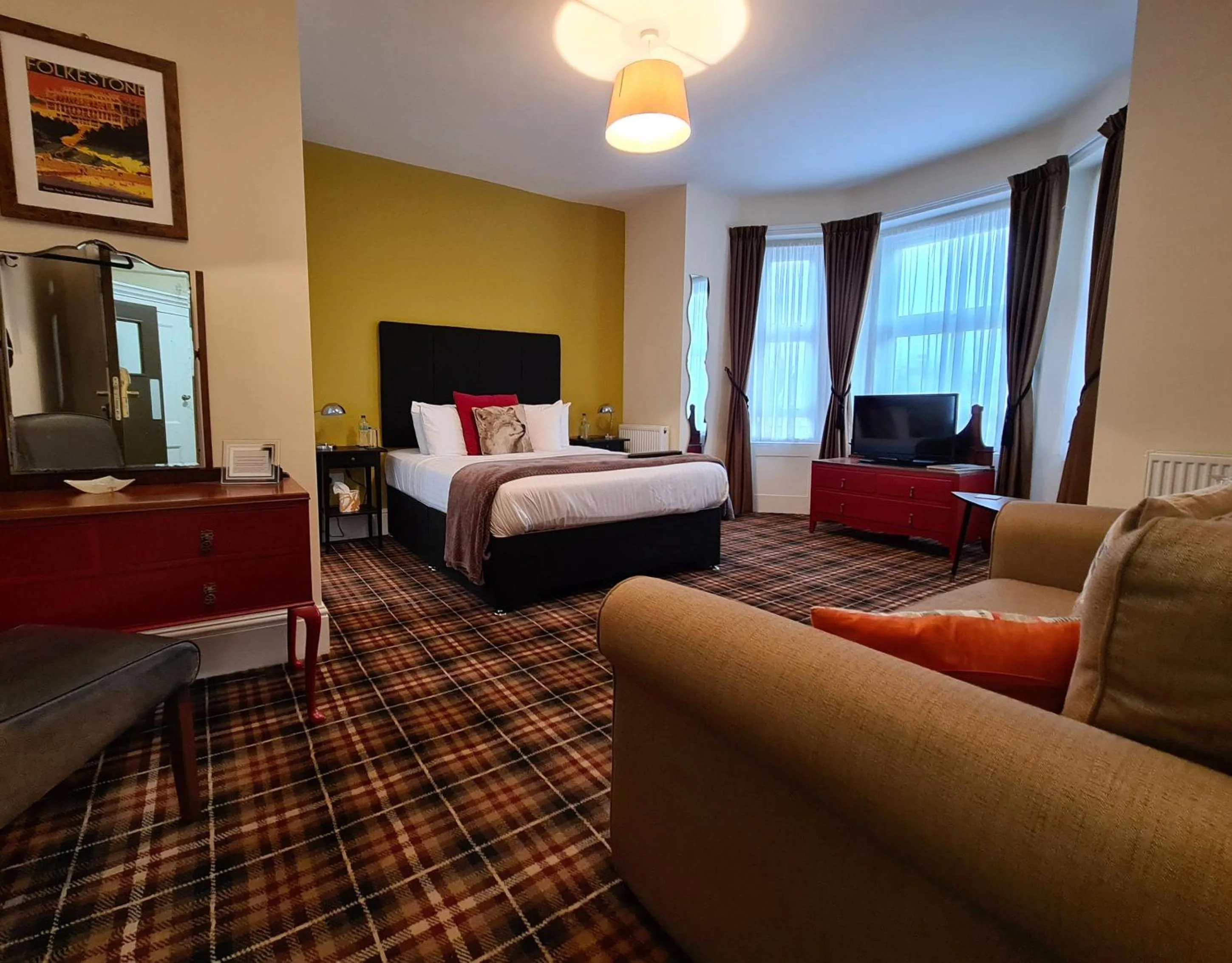 Photo of the whole room, Bed in 10to12 Folkestone