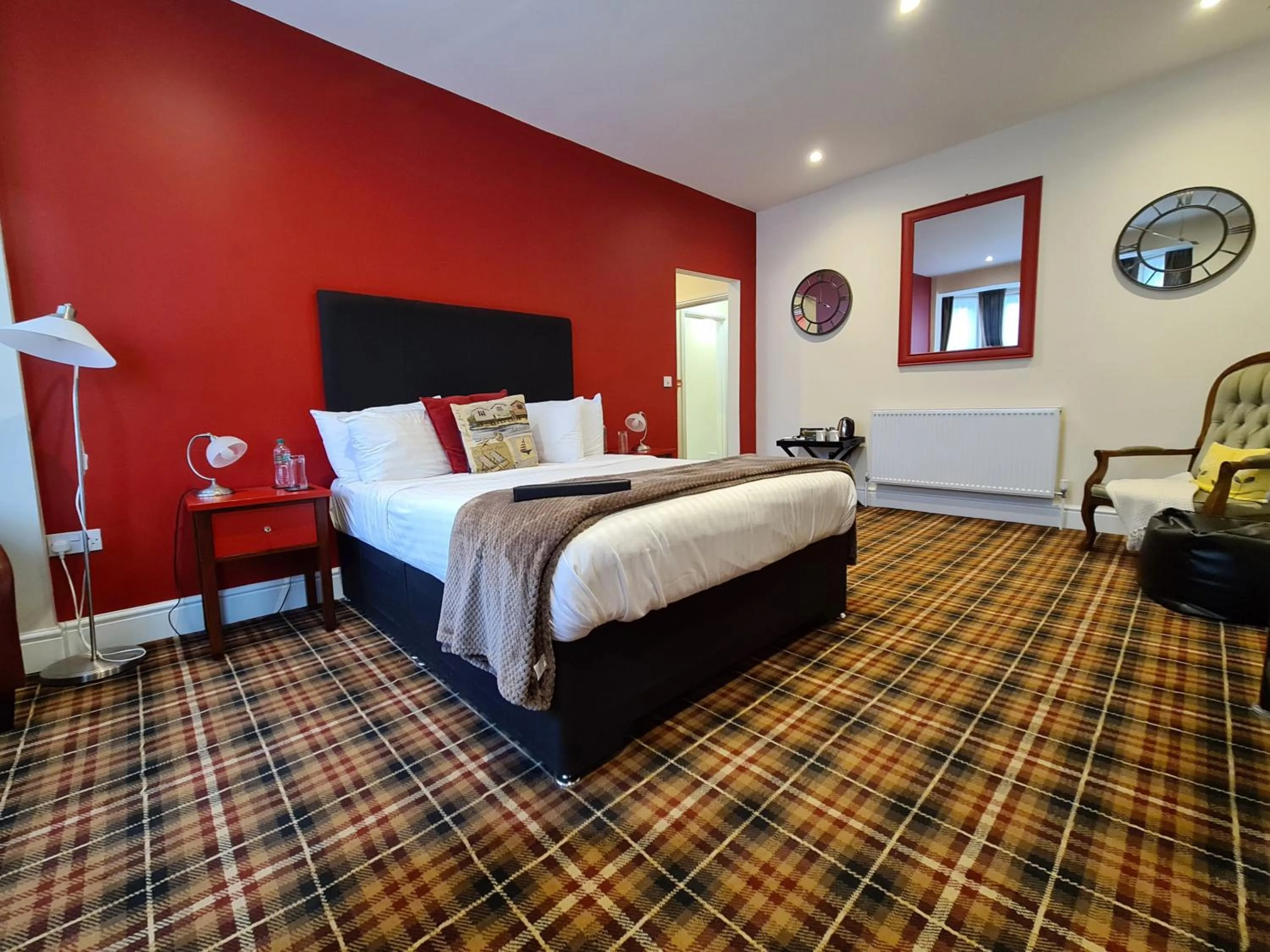 Bedroom, Bed in 10to12 Folkestone