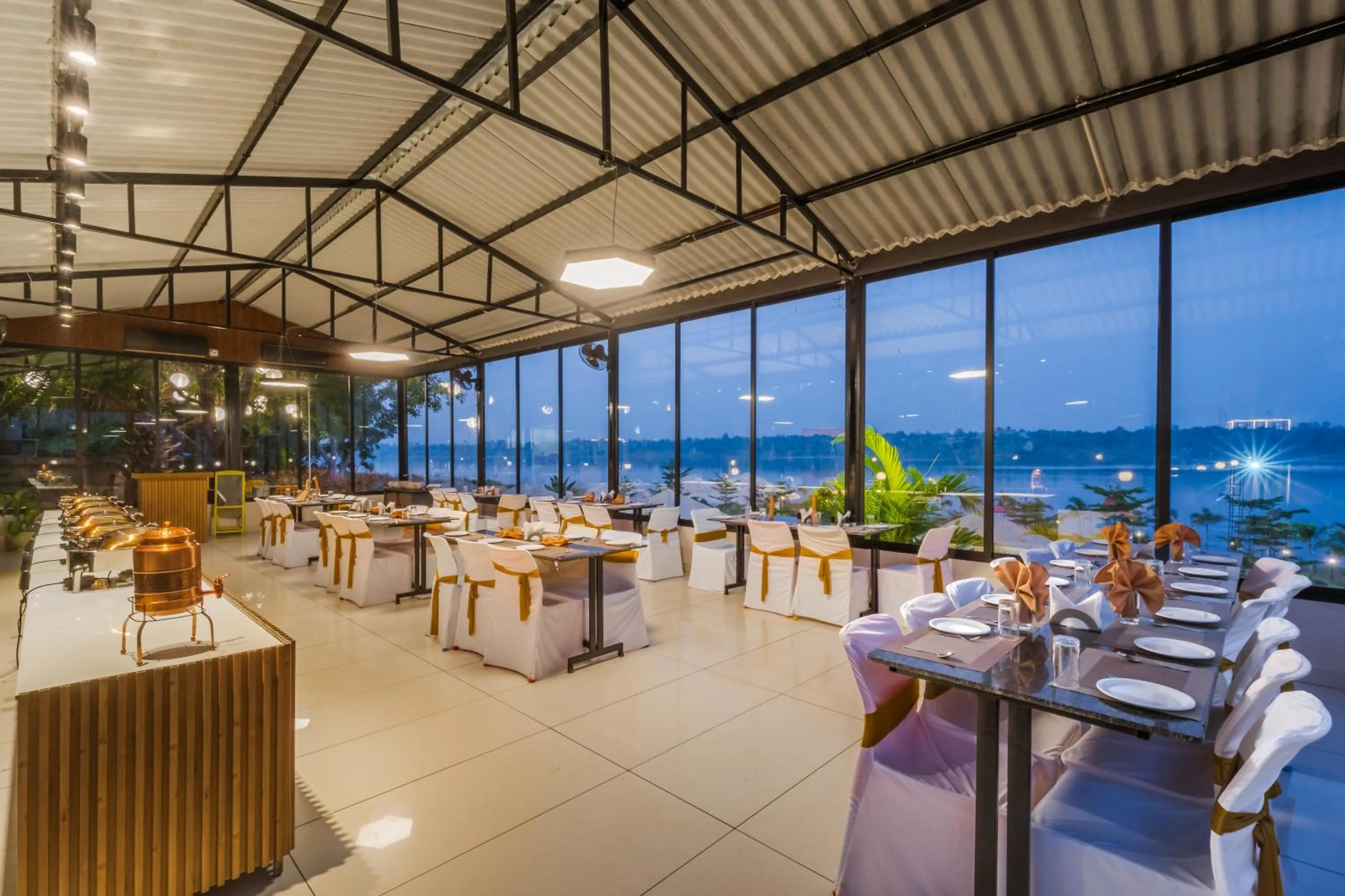 Food and drinks in RiverView Tent Resort