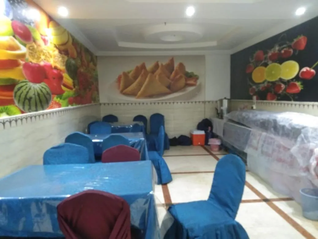 Restaurant/places to eat in Hotel Burj Al Diyafa Mubarak