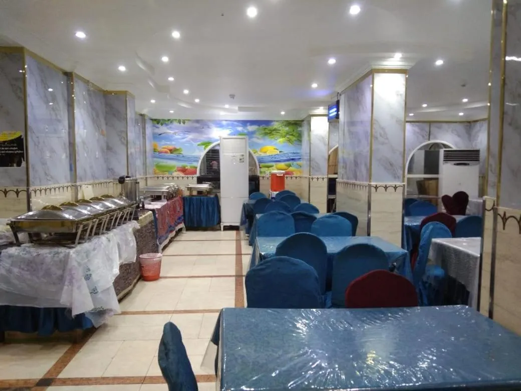 Restaurant/places to eat in Hotel Burj Al Diyafa Mubarak