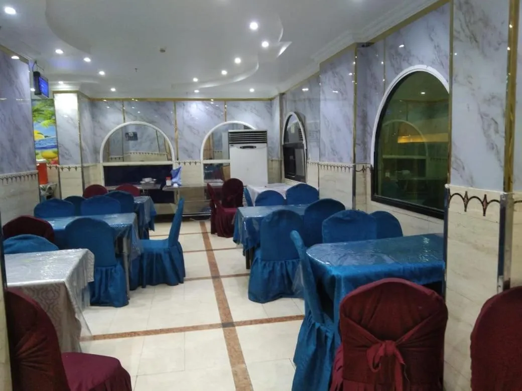 Restaurant/places to eat in Hotel Burj Al Diyafa Mubarak