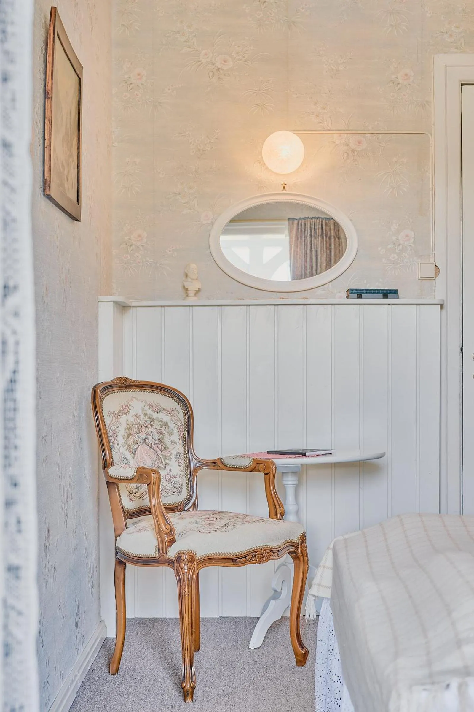 Seating area, Bed in Visnes Hotel Stryn