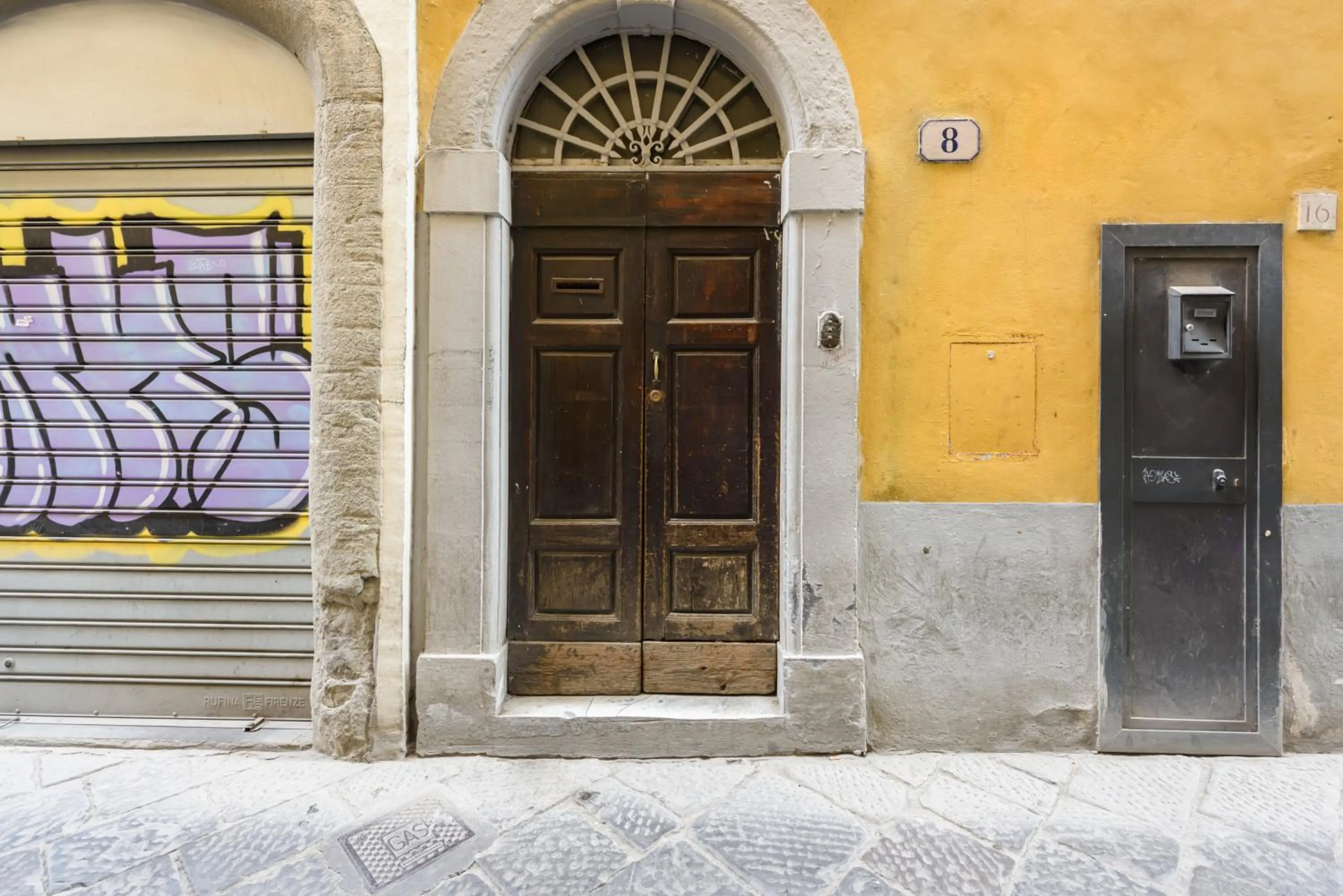 Facade/entrance in Madame Betta by Mmega