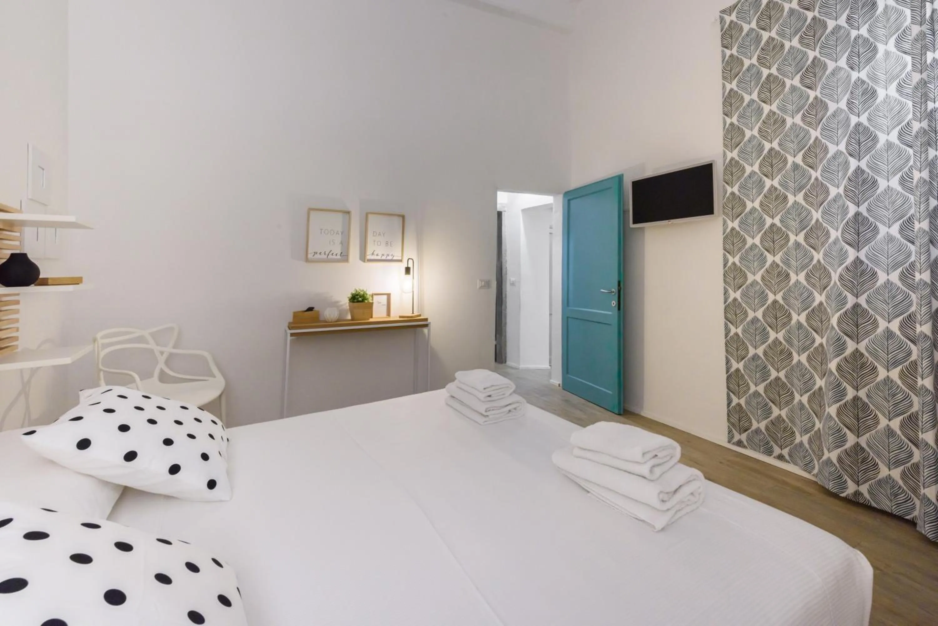 Bed in Madame Betta by Mmega