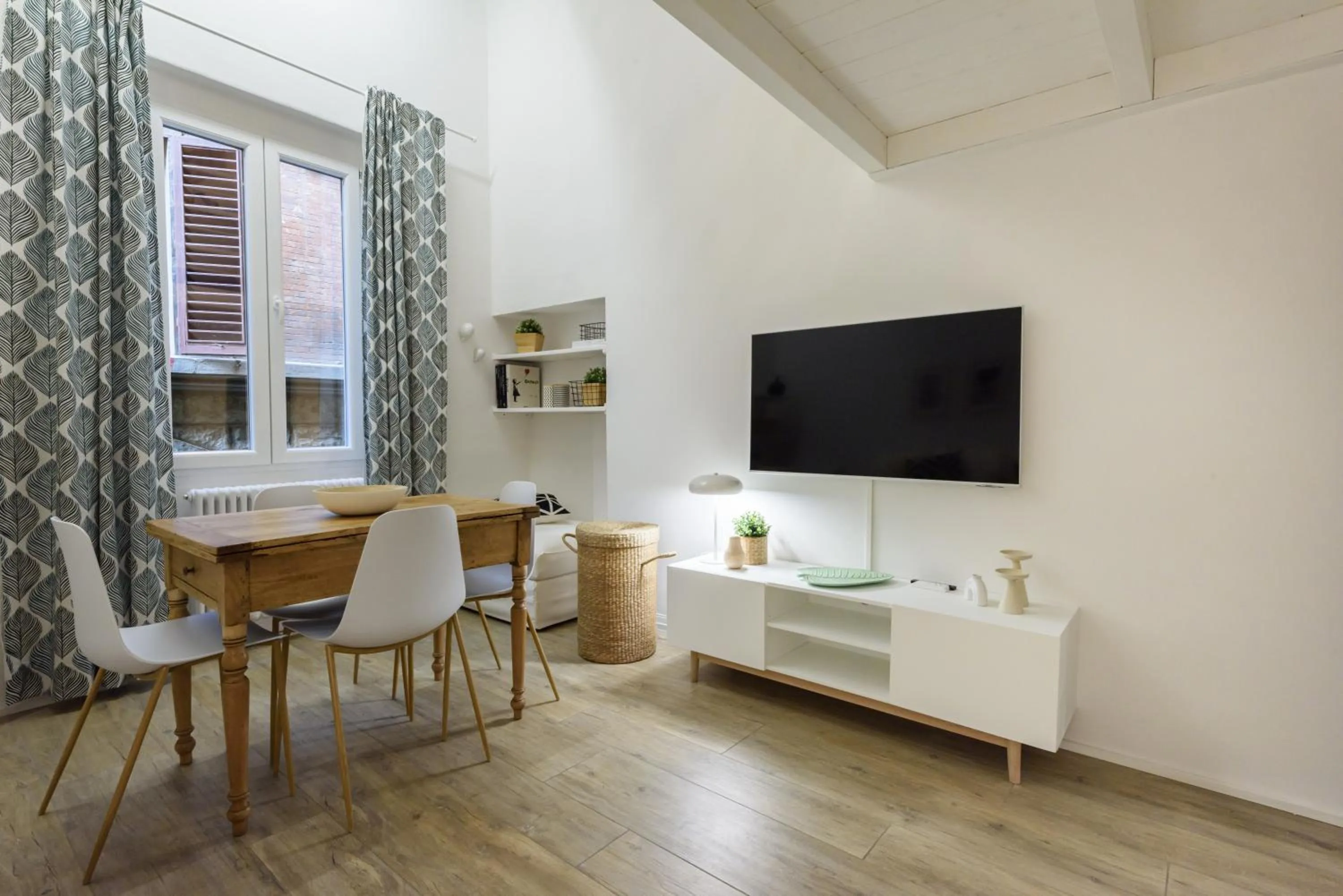 TV and multimedia in Madame Betta by Mmega