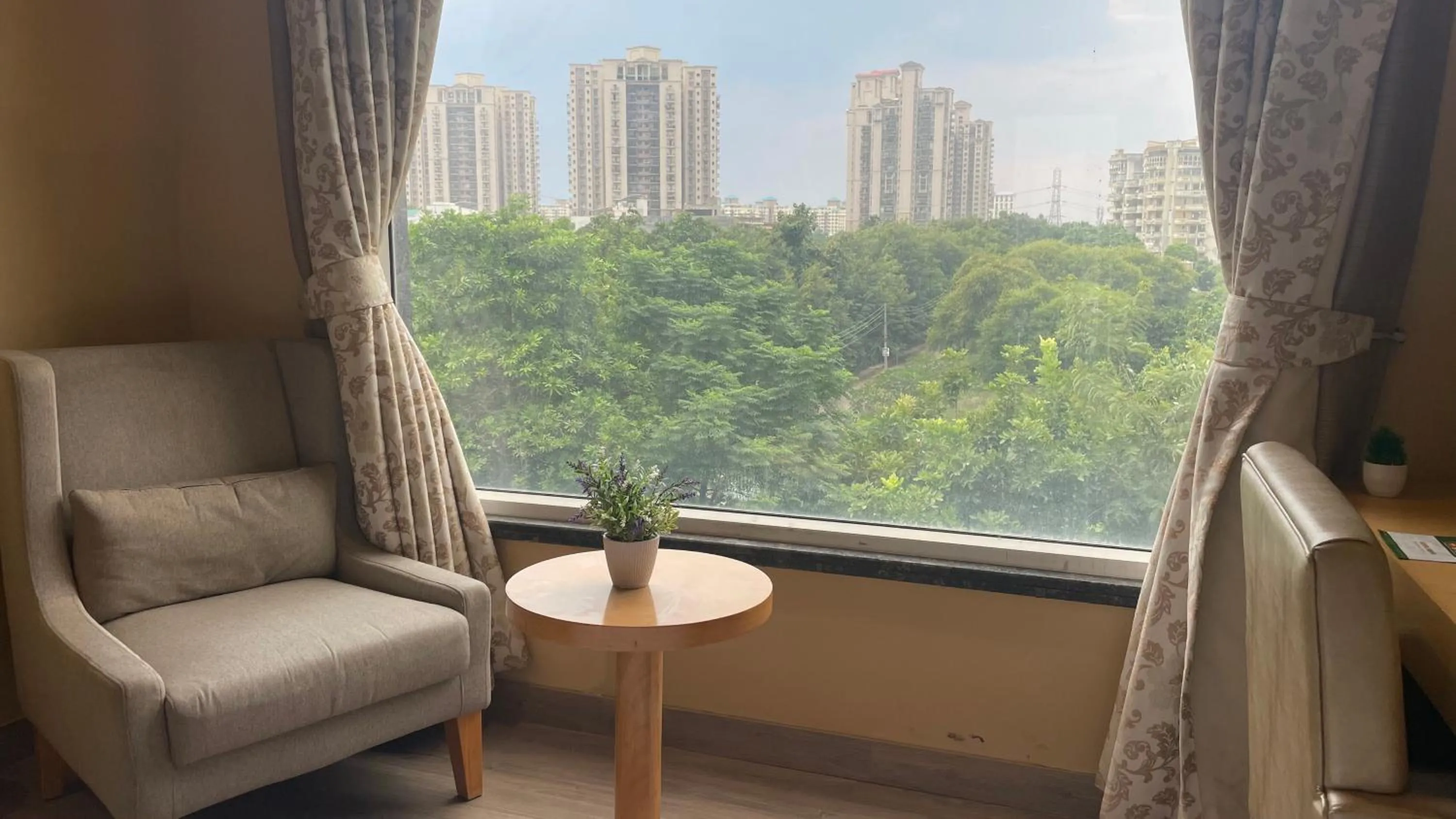 Day in Saltstayz Select - Galleria Market & Golf Course Road