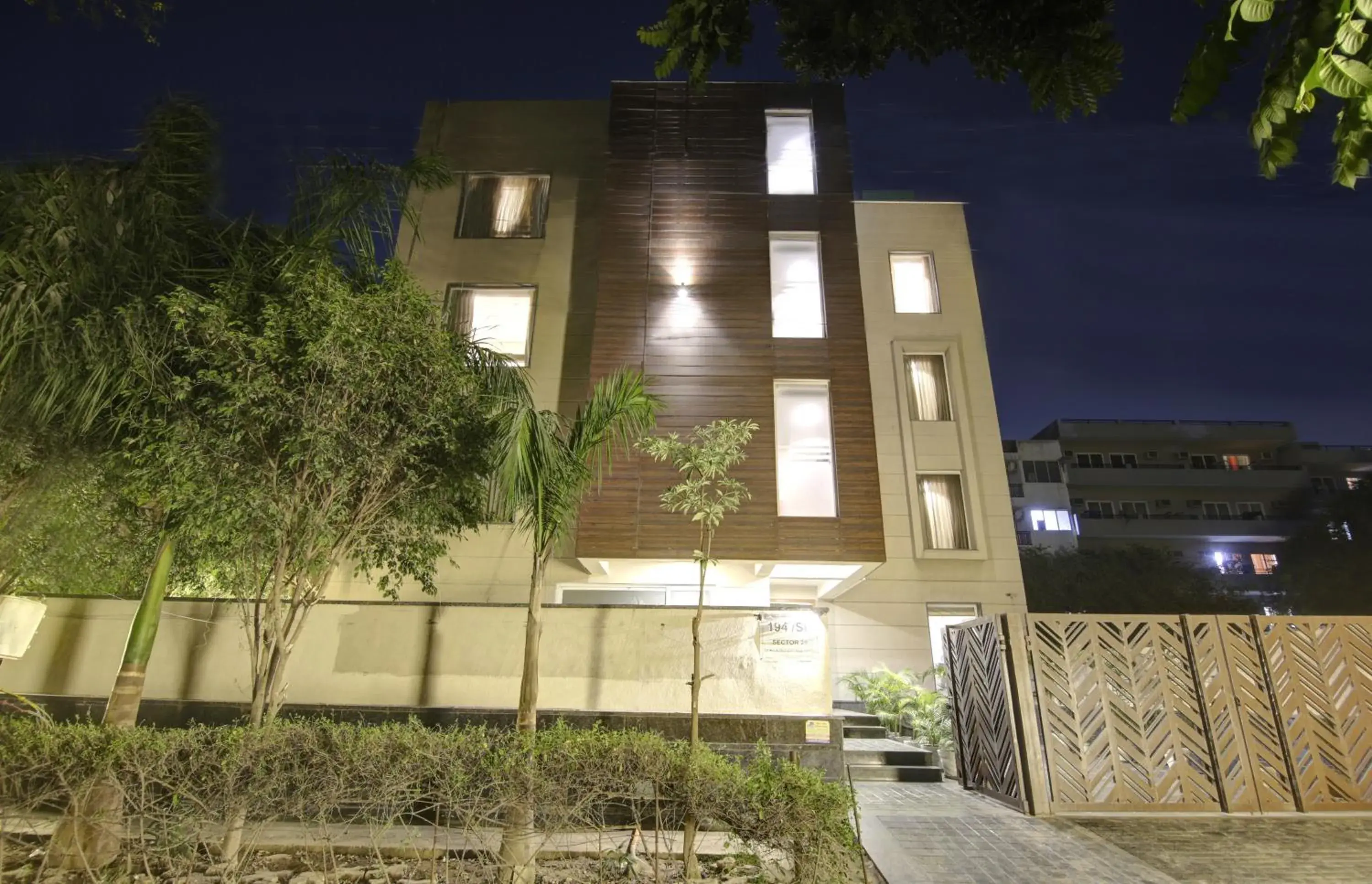 Property building in Saltstayz Select - Galleria Market & Golf Course Road Property building in Saltstayz Select - Galleria Market & Golf Course Road