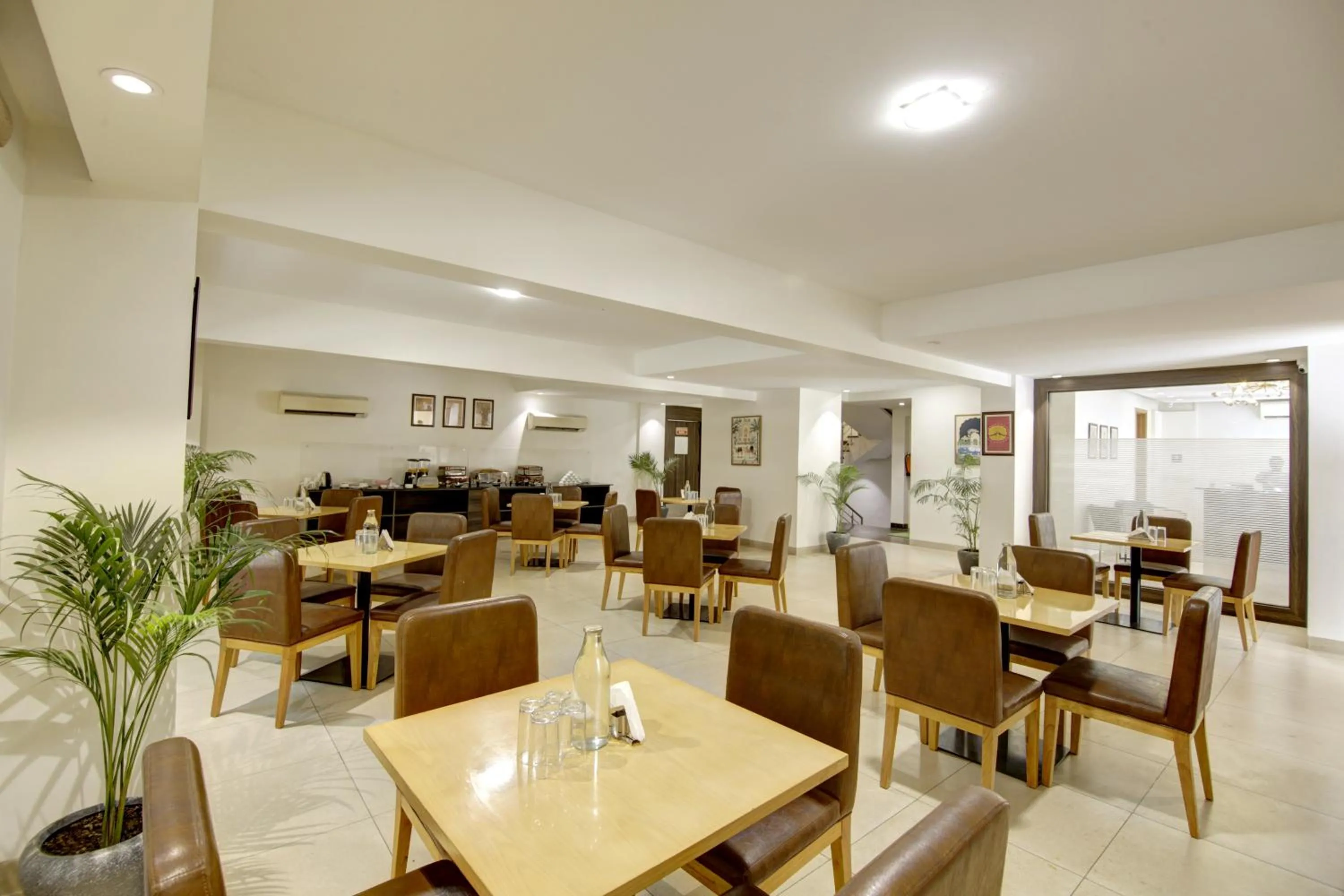 Living room in Saltstayz Select - Galleria Market & Golf Course Road