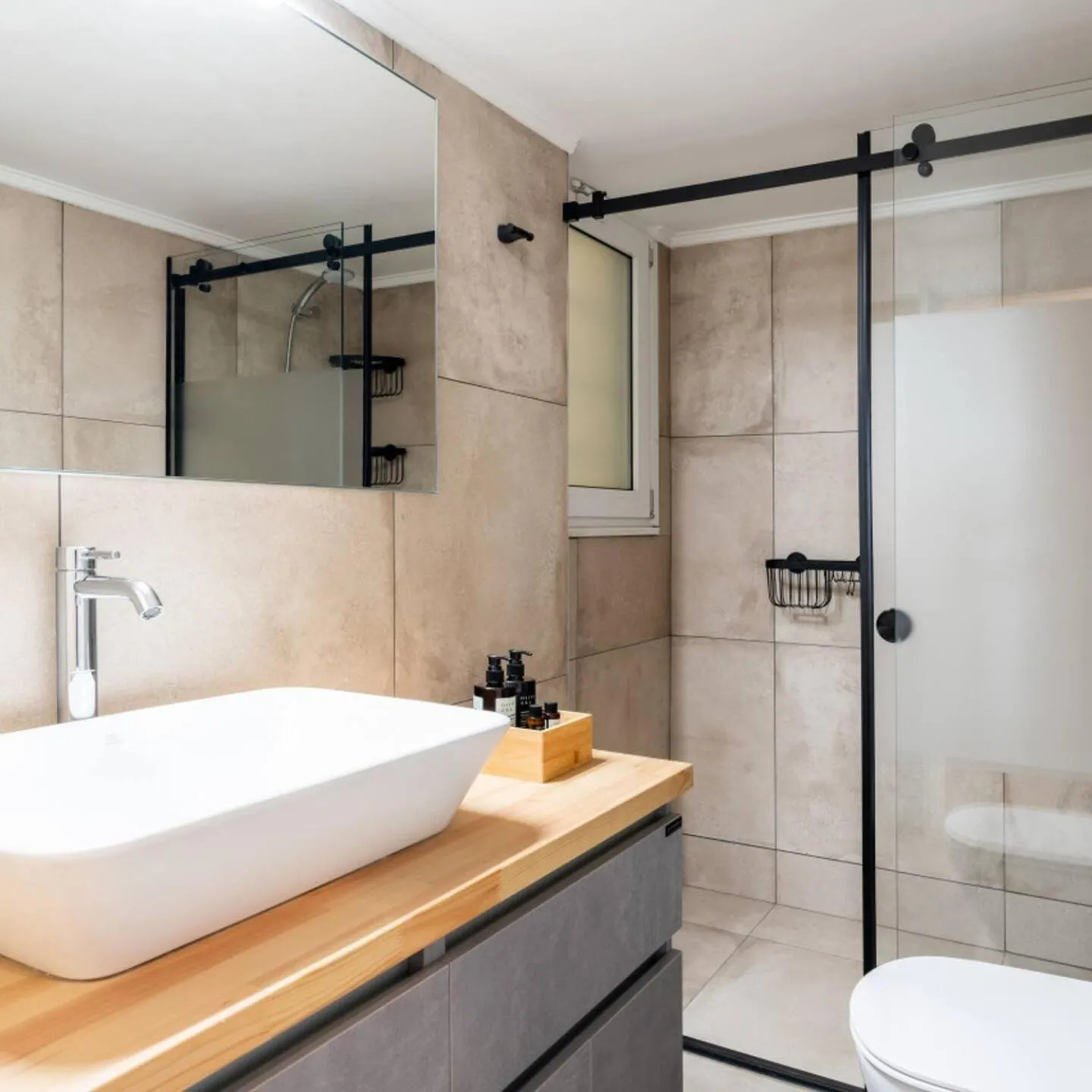 4BD Apartment with Outdoor Jacuzzi Garden
