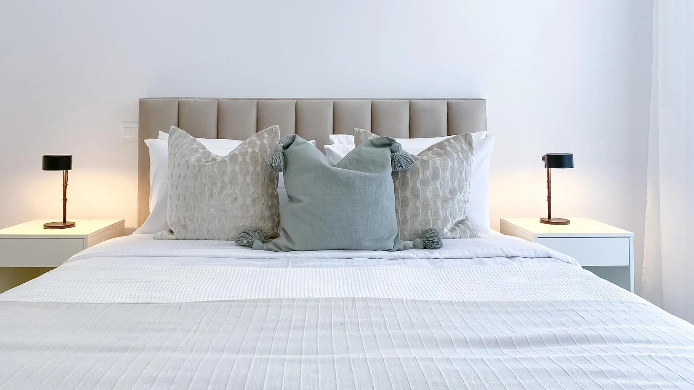 Bed in Phaedrus Living Limnaria Luxury Flat Vine 121