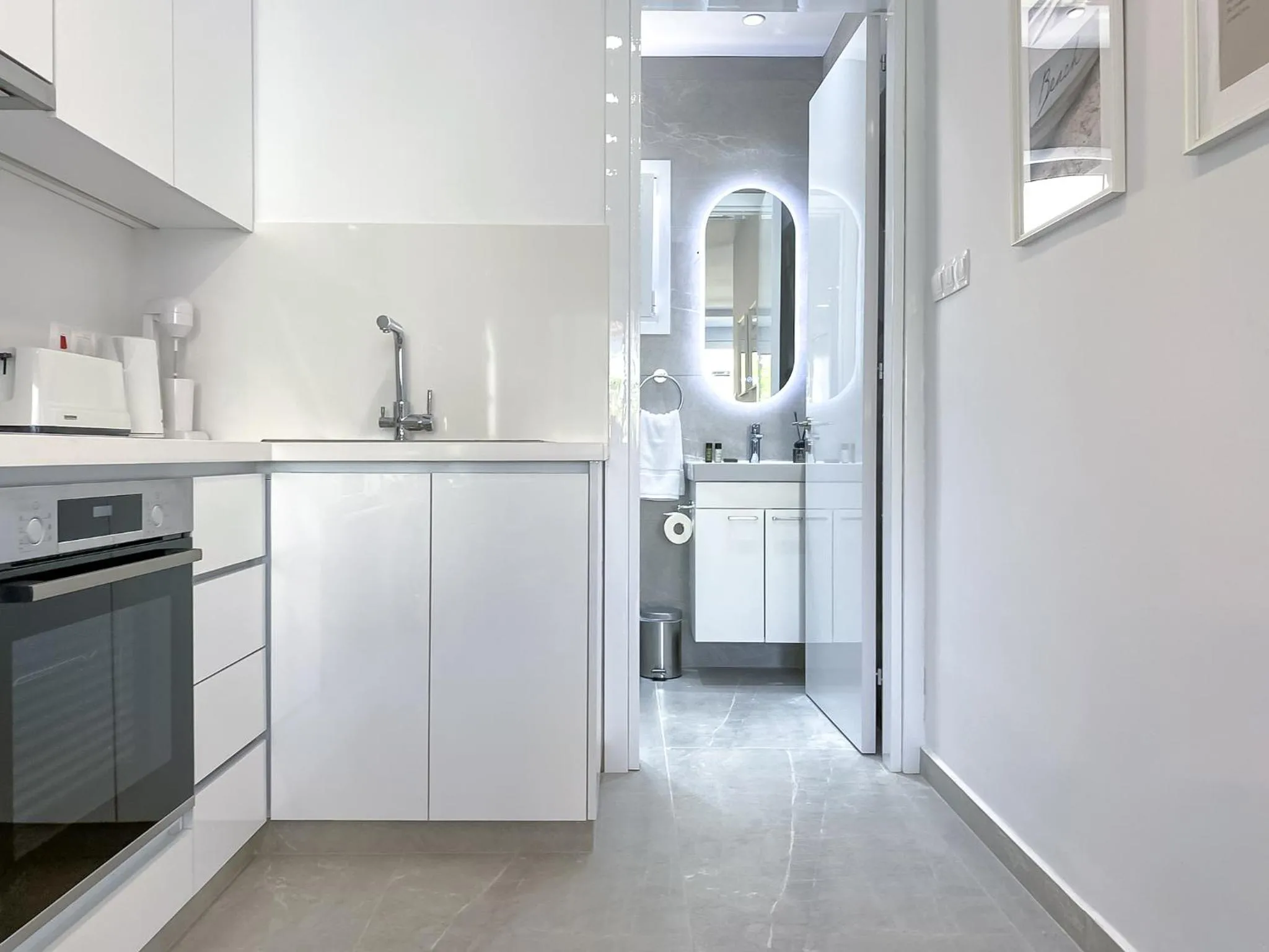 Bathroom in Phaedrus Living Limnaria Luxury Flat Vine 121