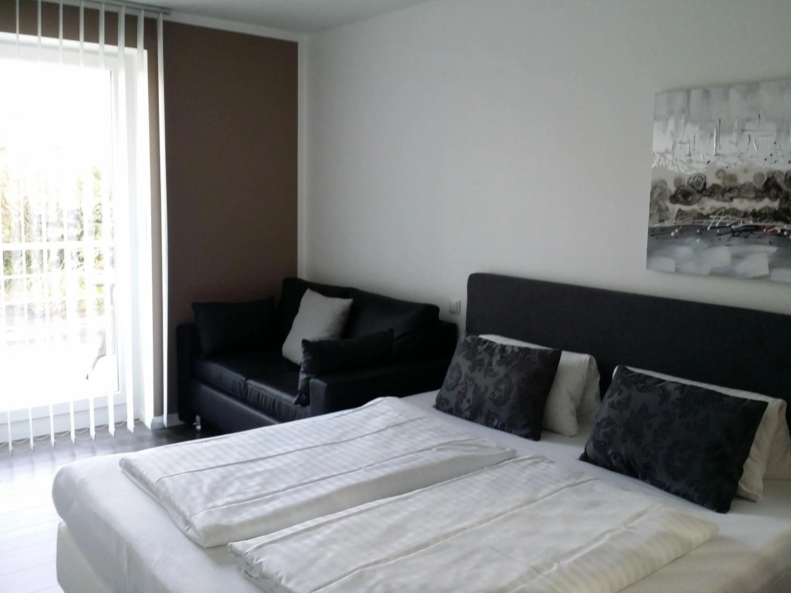 Studio Apartment (1-2 Adults) in HD City Apartments